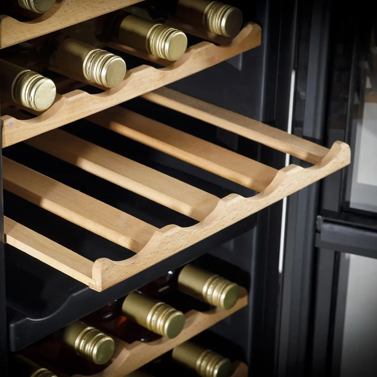 Baridi 36 Bottle Dual Zone Wine Cooler, Fridge with Digital Touchscreen Controls, Wooden Shelves & LED Light, Black - Image 7