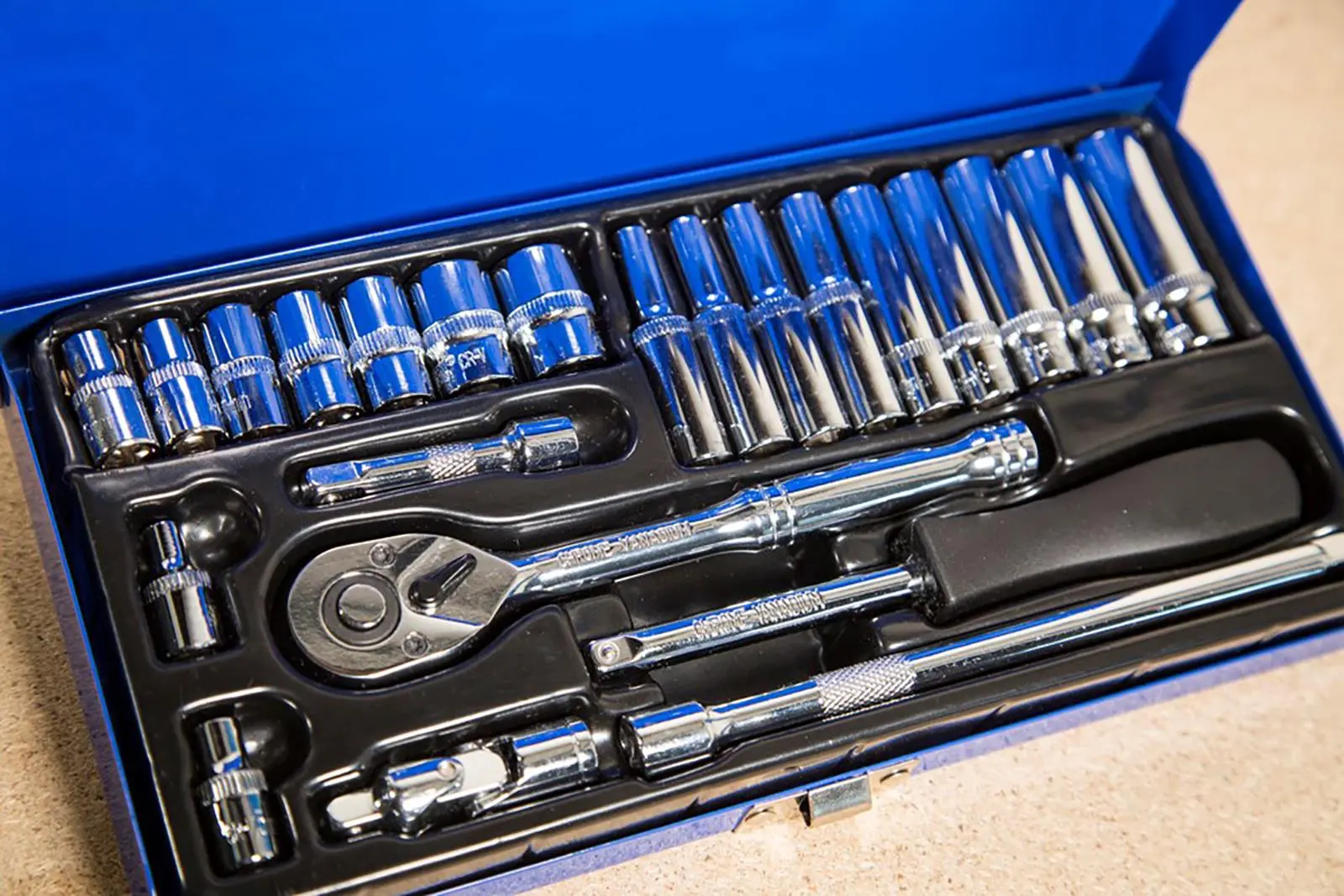 BlueSpot Socket Set Metric 1/4" Drive 24 Piece 4-13mm in Metal Case - Image 4
