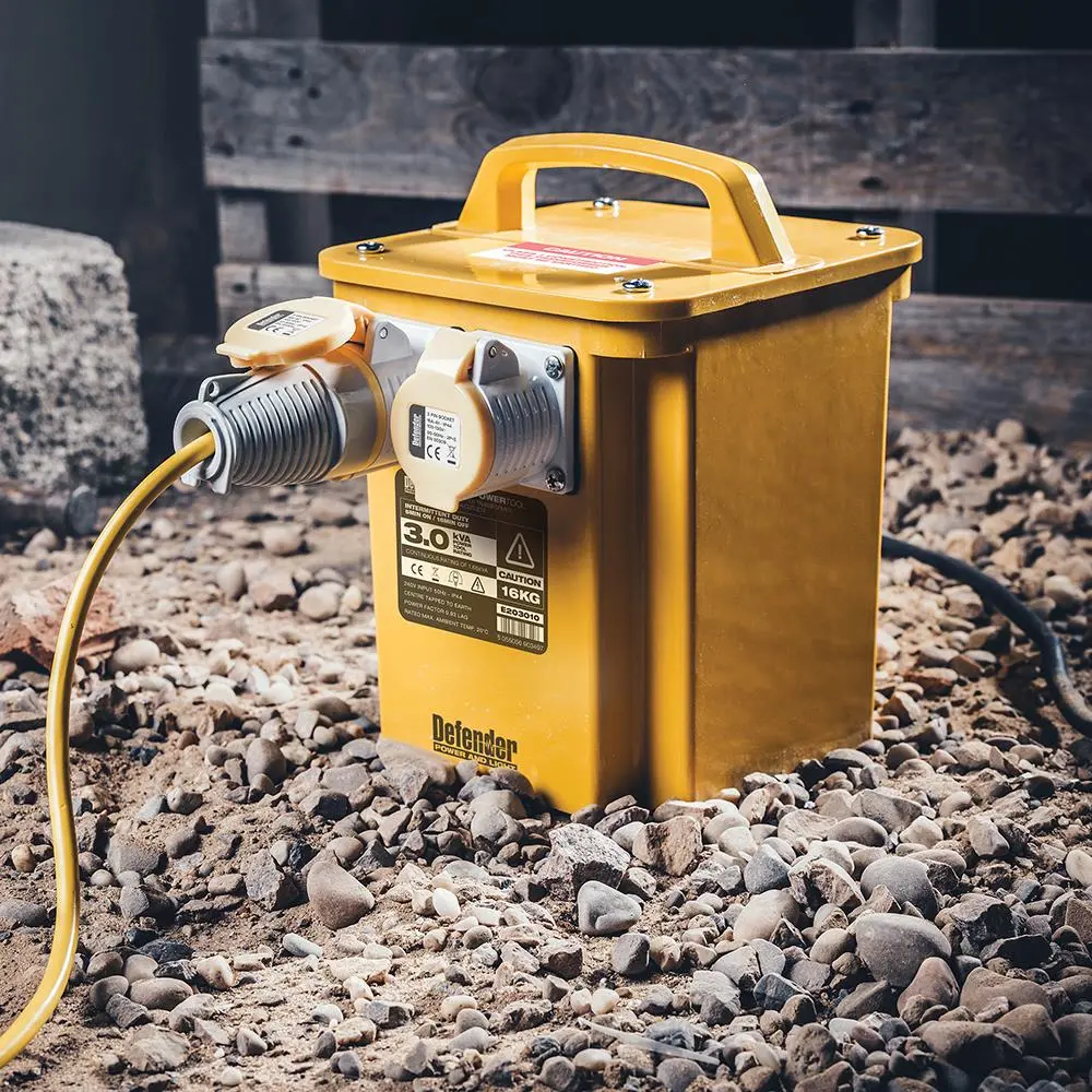 Defender 3kVA Portable Transformer 16A 110V E203010 - Image 2