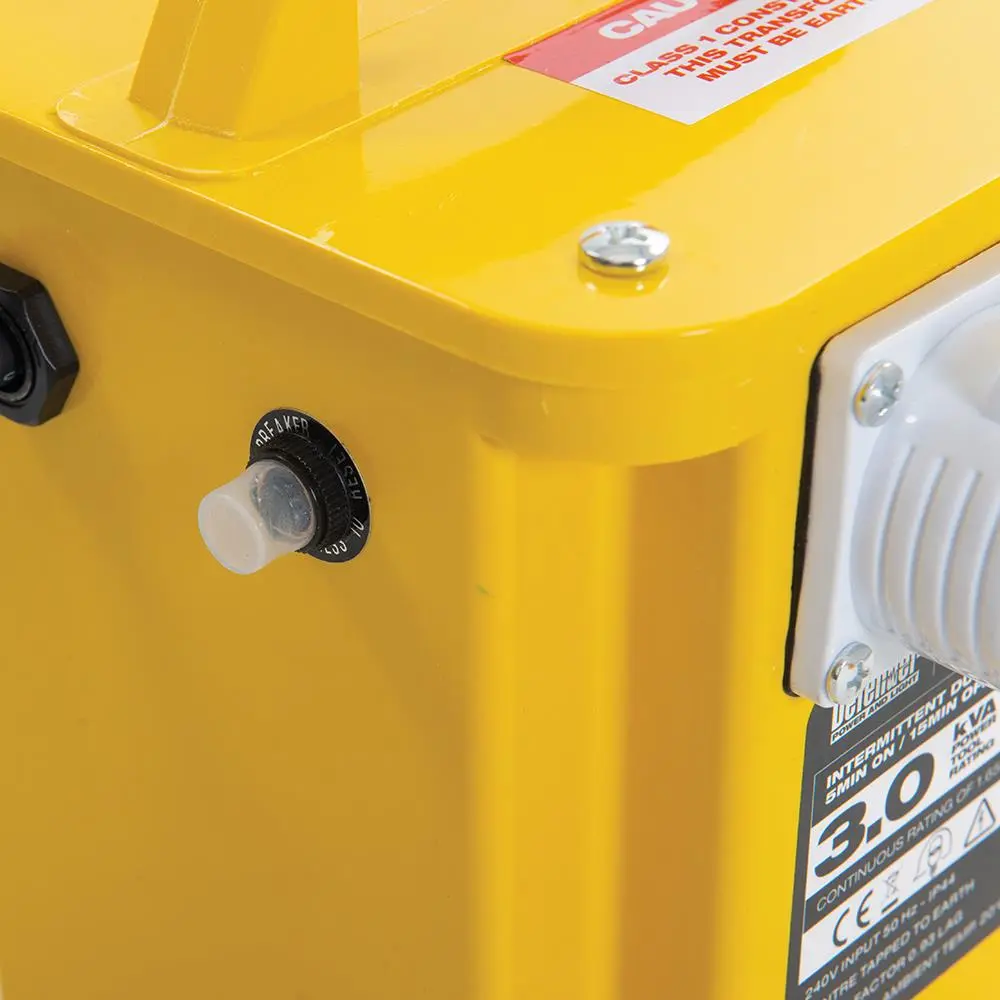 Defender 3kVA Portable Transformer 16A 110V E203010 - Image 3