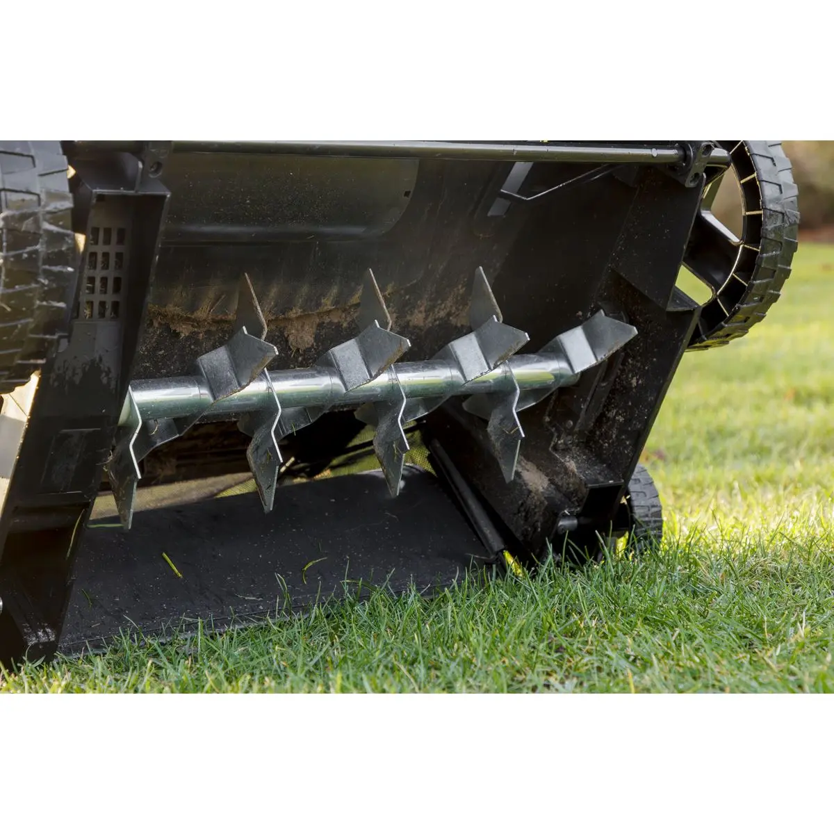 Dellonda 1500W Electric 2-in-1 Scarifier with 5-Heights, 36cm Cutting Diameter, 45L Grass Collection Bag, 10m Mains Cable, Hand Push - Image 19