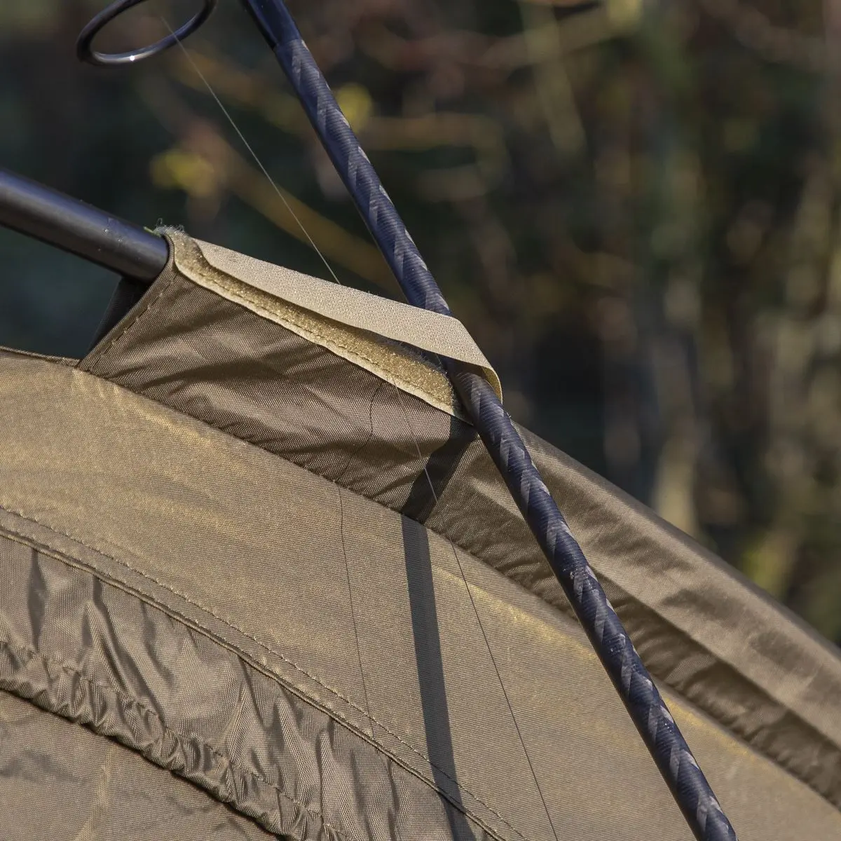 Dellonda Fishing Bivvy Carp Tent Lightweight 2-Man Waterproof & UV Protection Quick Assembly Pre-Threaded Poles with Ground Sheet & Heavy Duty Ground Pegs - Image 9