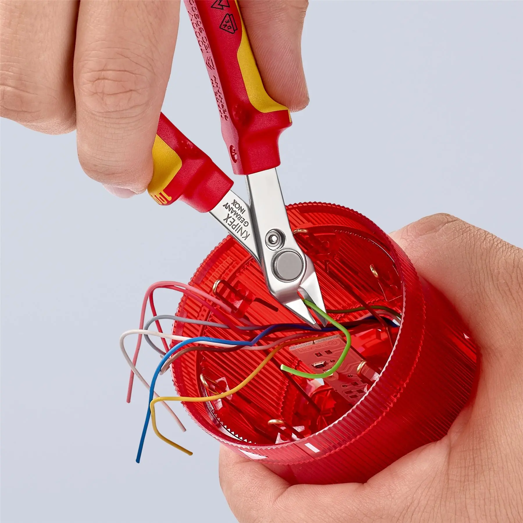 Knipex Electronic Super KnipsĀ® 125mm VDE Insulated Fine Wire Cutting Pliers 78 06 125 - Image 7