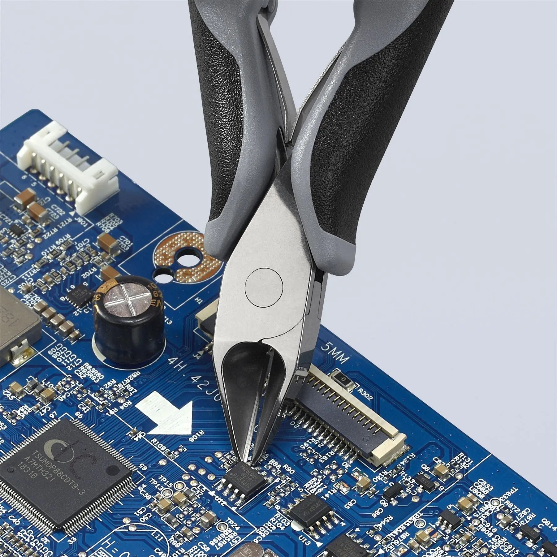 KNIPEX Electronics Diagonal Cutter Pliers Pointed Head without Bevel 130mm Multi Component Grips 77 42 130 ESD - Image 6