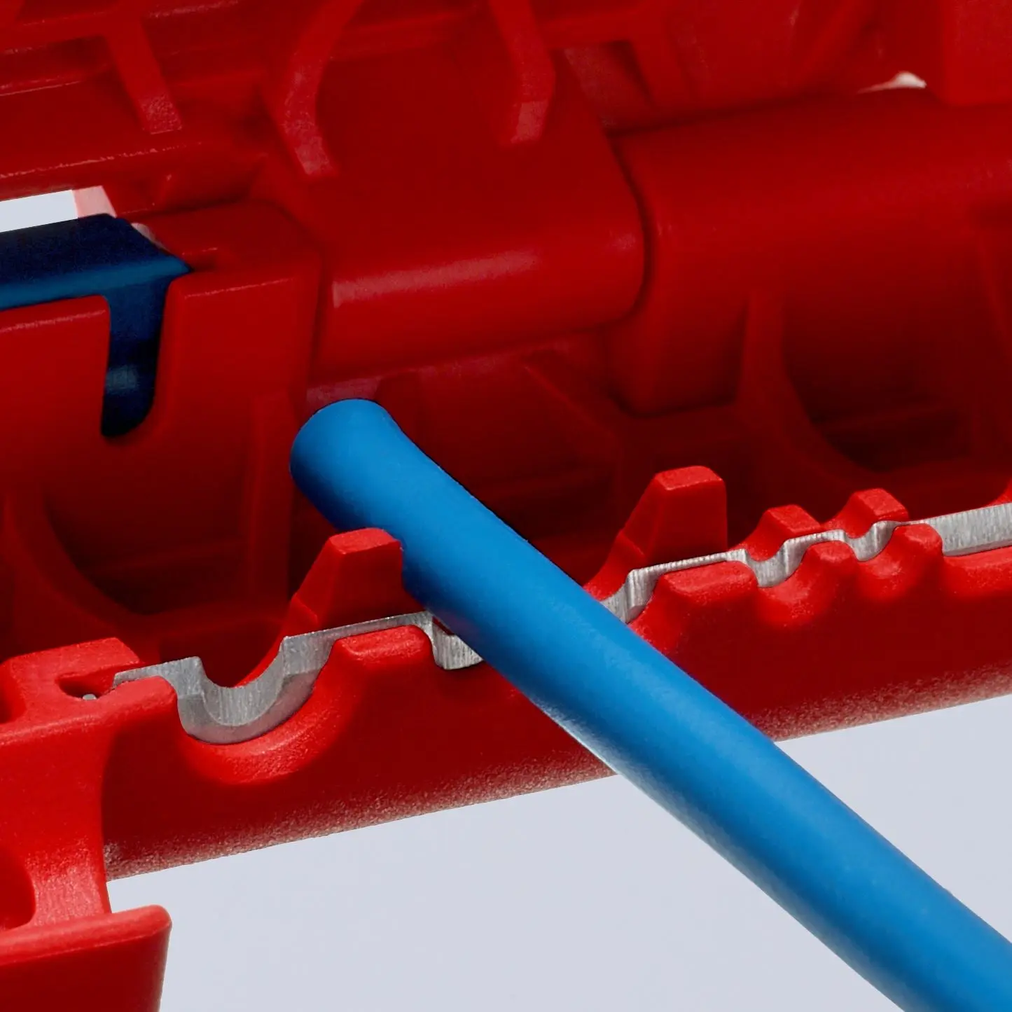 KNIPEX ErgoStrip Universal Wire Stripping Tool for Left Handers 135mm 16 95 02 SB - Image 15