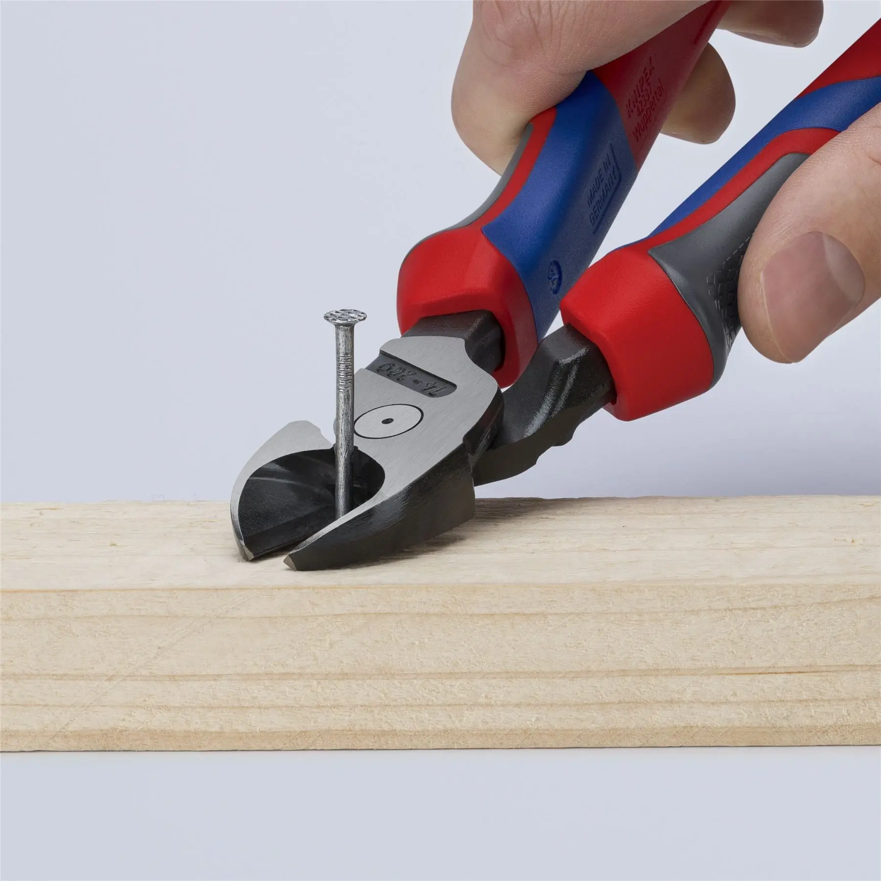 KNIPEX High Leverage Diagonal Side Cutting Pliers 200mm 25° Offset with Comfort Handles 74 22 200 - Image 4