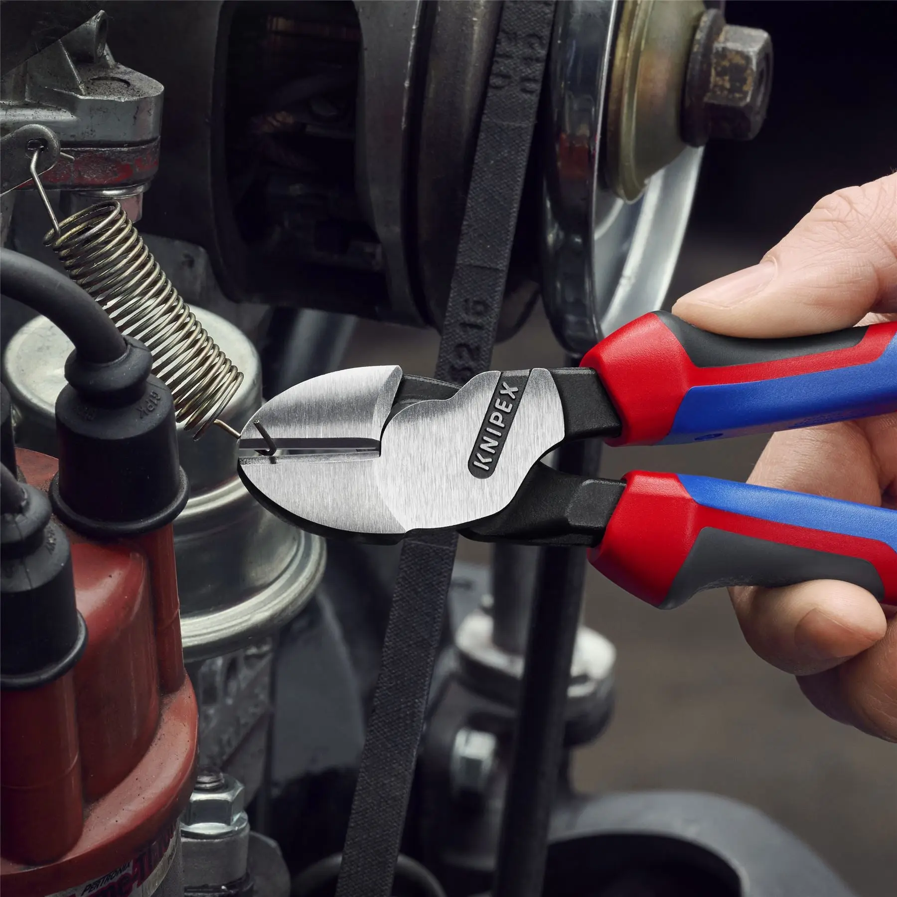 KNIPEX High Leverage Diagonal Side Cutting Pliers 200mm with Comfort Handles 74 02 200 SB - Image 3