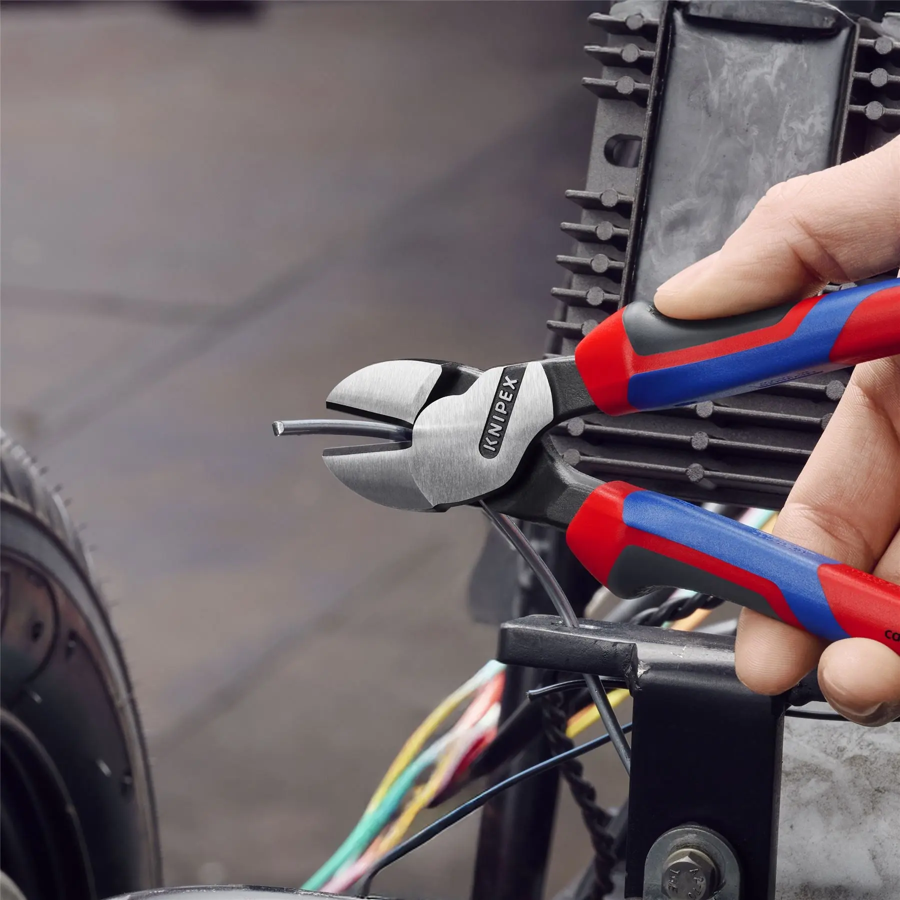 KNIPEX High Leverage Diagonal Side Cutting Pliers 200mm with Comfort Handles 74 02 200 SB - Image 4