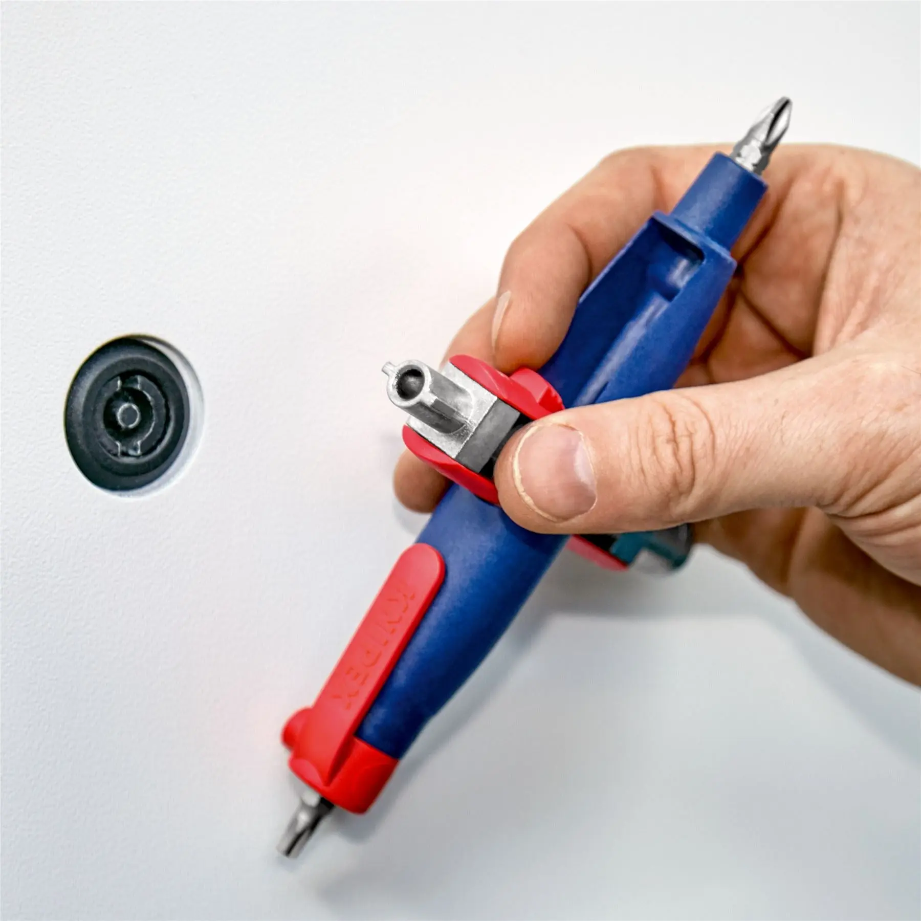 Knipex Pen Style Control Cabinet Key 145mm for all Standard Cabinets and Shut Off Systems 00 11 07 - Image 3
