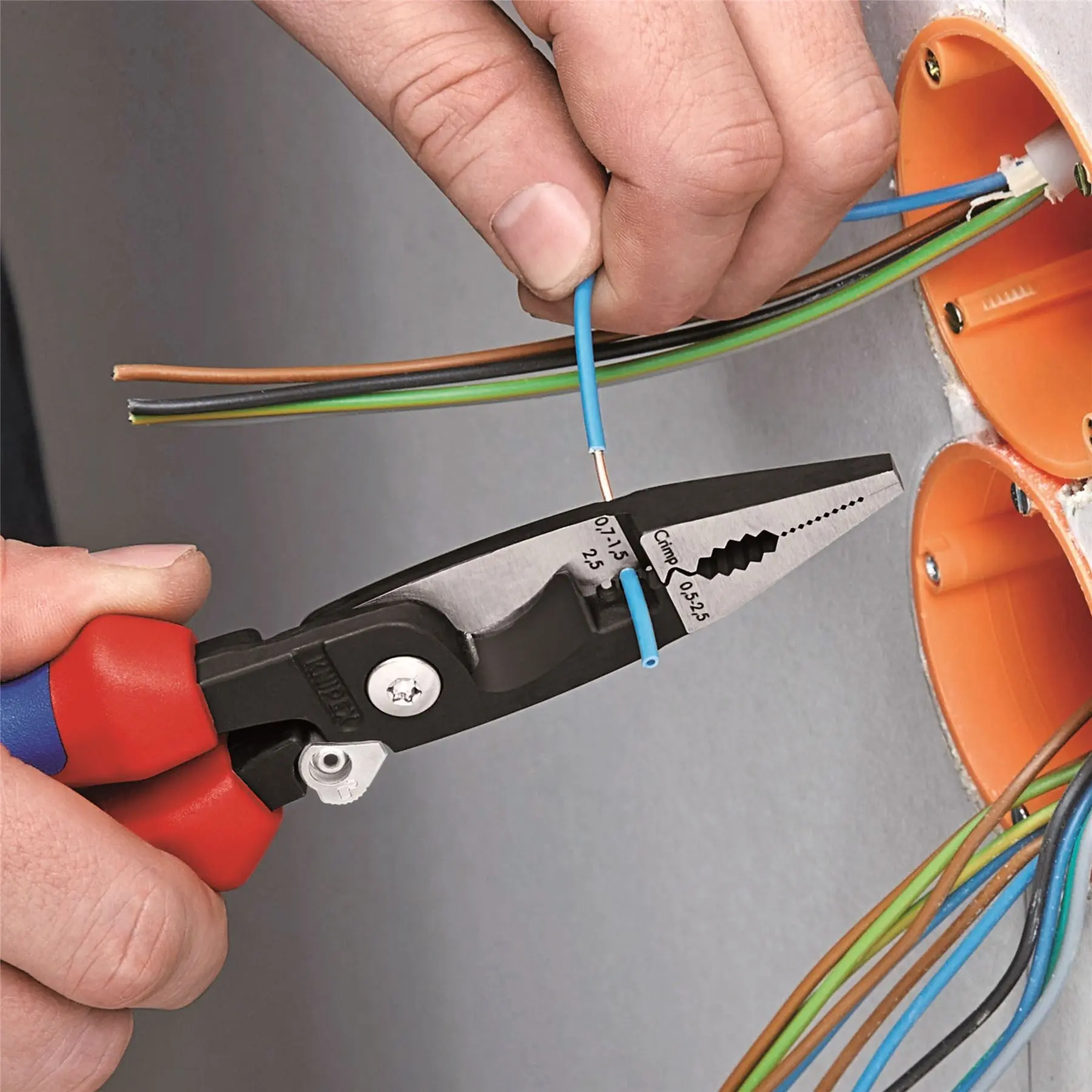 Knipex Piers for Electrical Installation 200mm 13 81 200 - Image 4