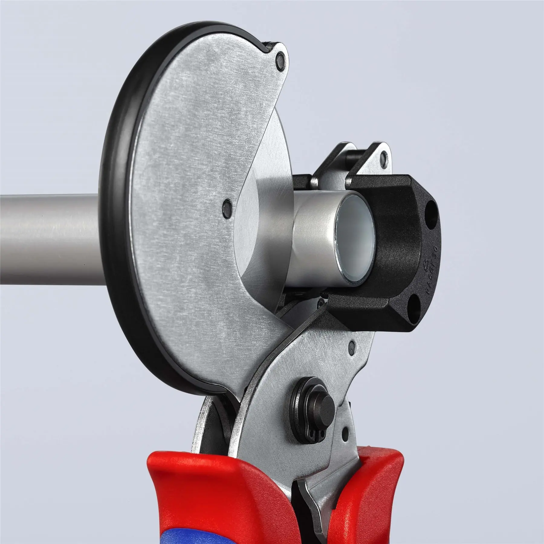 Knipex Pipe Cutter for Composite and Plastic Pipes 26mm Capactiy Multi Component Grips 90 25 25 - Image 2