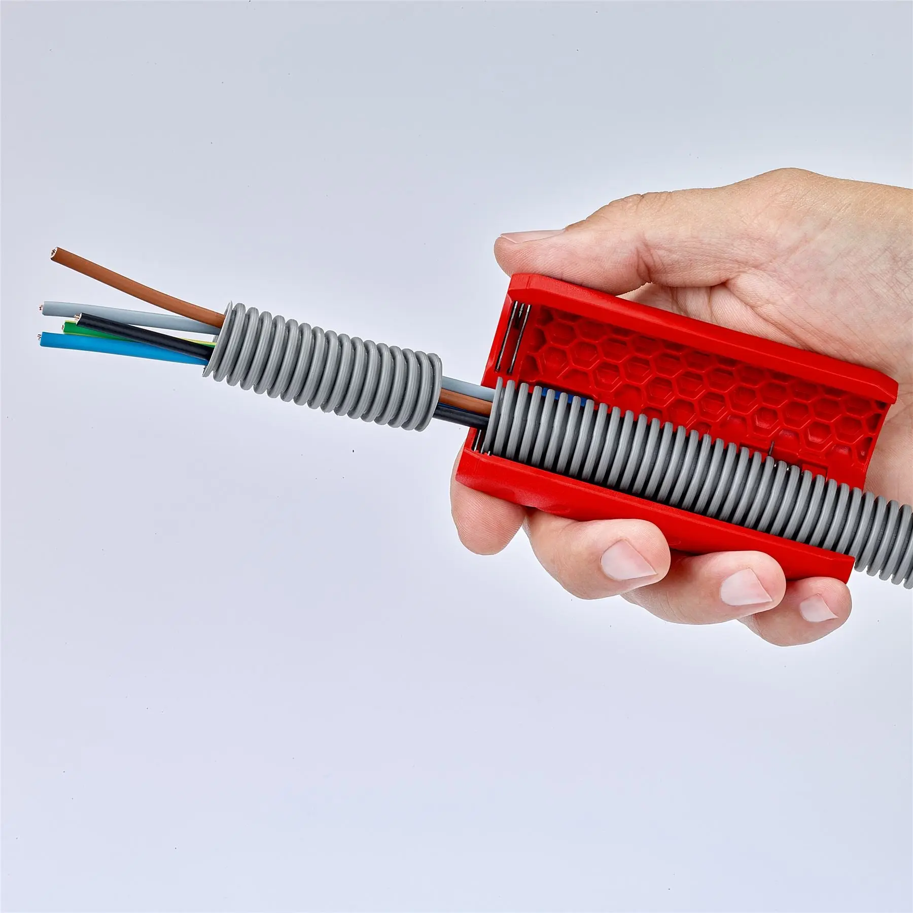 KNIPEX TwistCut Corrugated Pipe Cutter 13-32mm Diameter Capacity 100mm 90 22 01 SB - Image 10