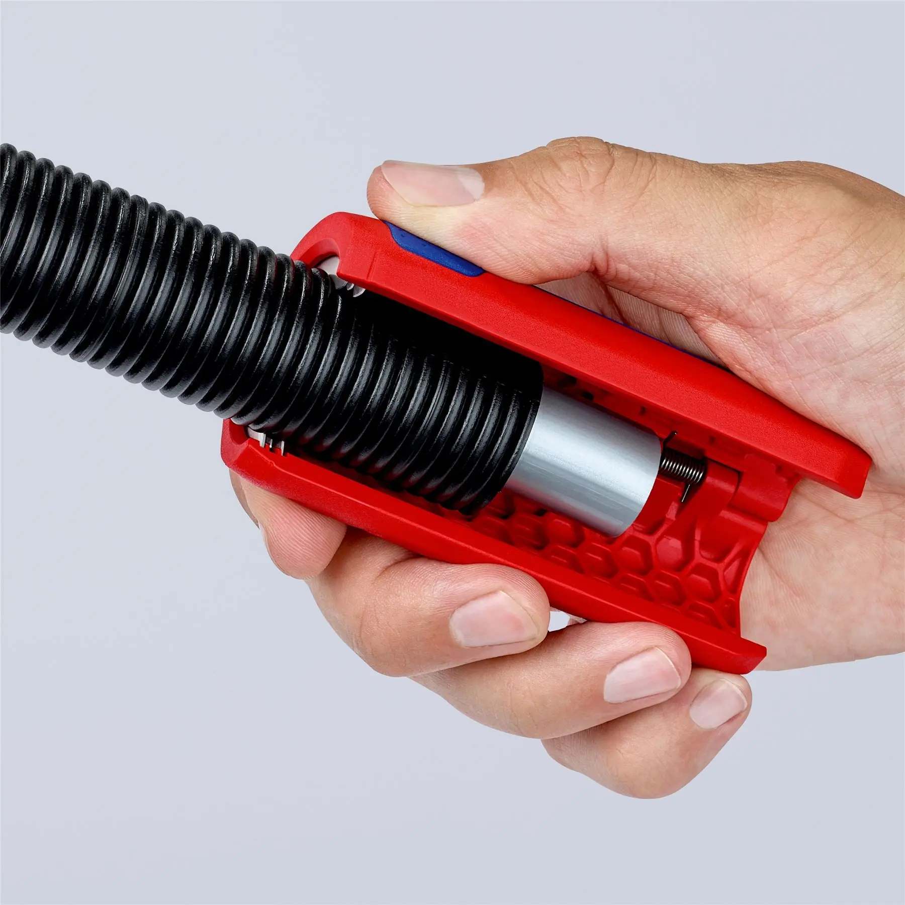 KNIPEX TwistCut Corrugated Pipe Cutter 13-32mm Diameter Capacity 100mm 90 22 01 SB - Image 13