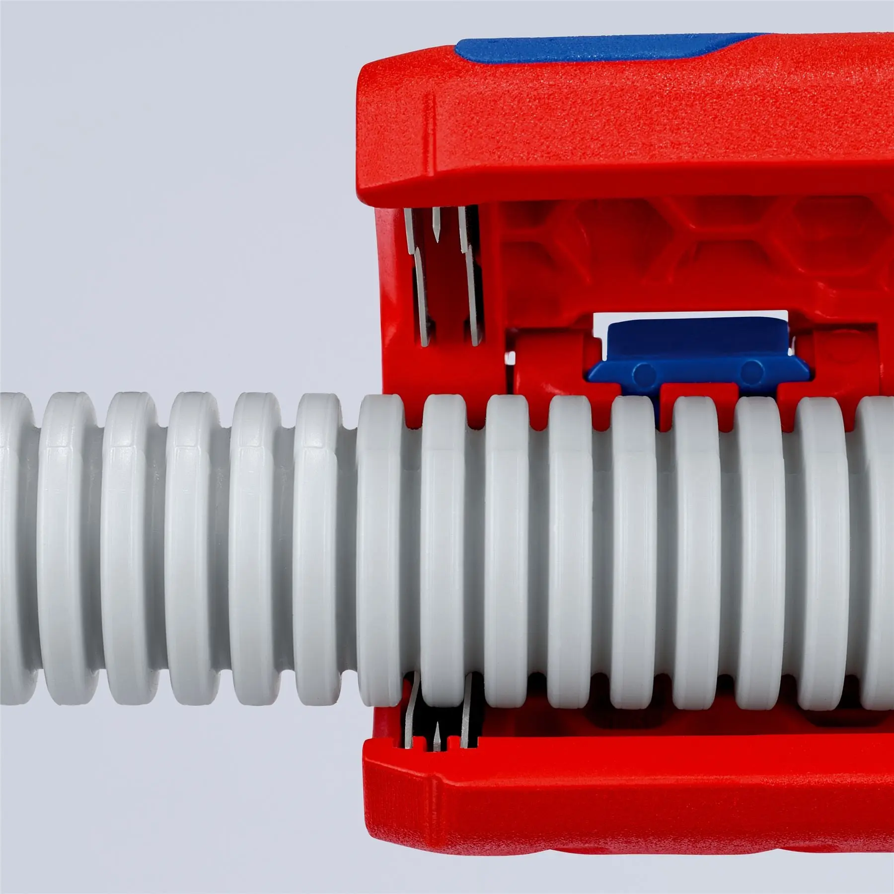 KNIPEX TwistCut Corrugated Pipe Cutter 13-32mm Diameter Capacity 100mm 90 22 01 SB - Image 14