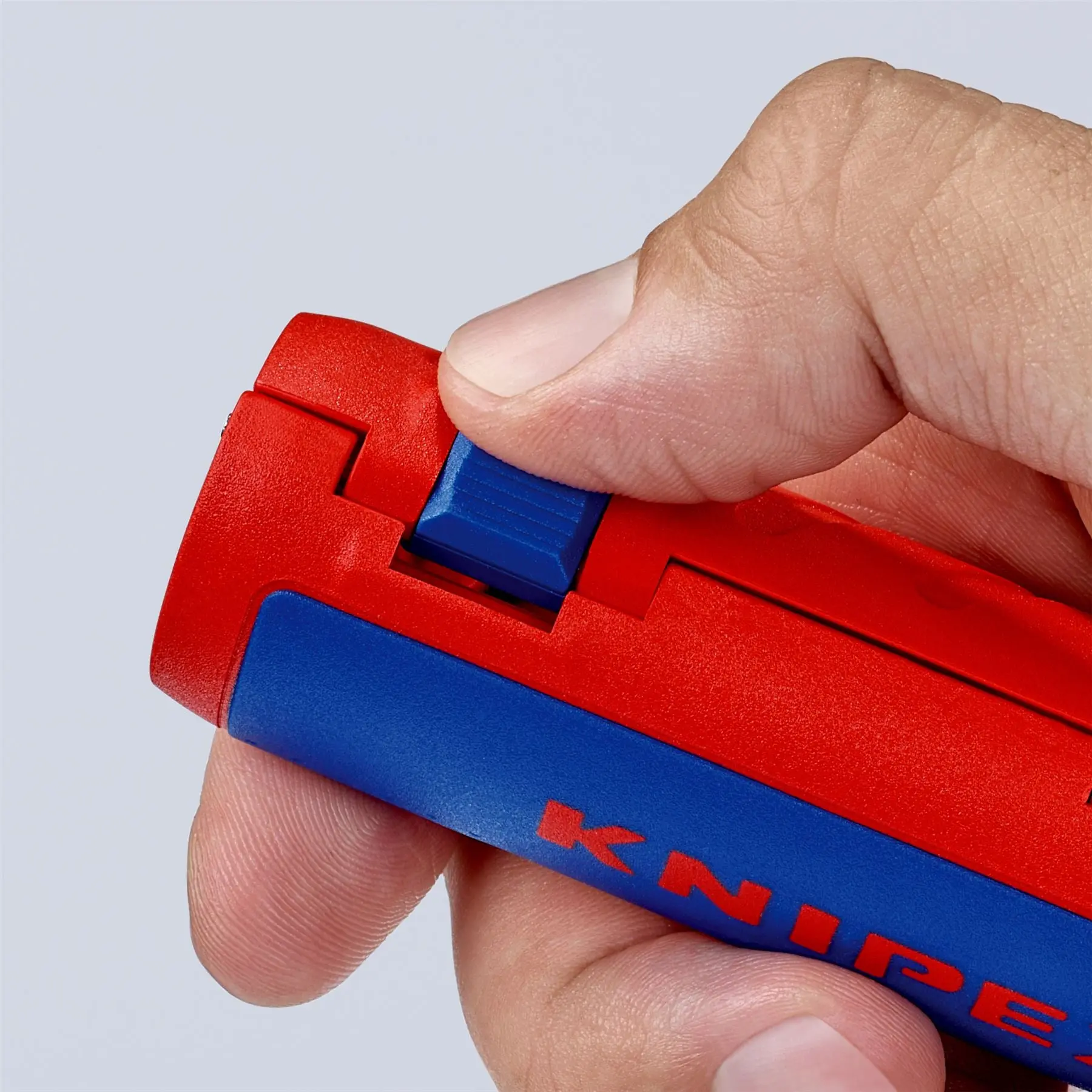 KNIPEX TwistCut Corrugated Pipe Cutter 13-32mm Diameter Capacity 100mm 90 22 01 SB - Image 15