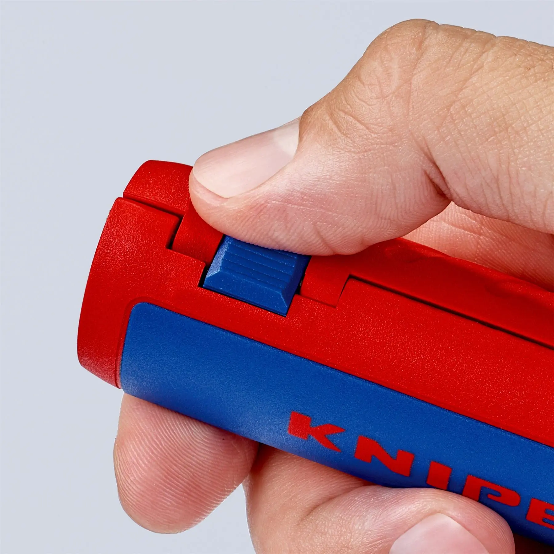 KNIPEX TwistCut Corrugated Pipe Cutter 13-32mm Diameter Capacity 100mm 90 22 01 SB - Image 16