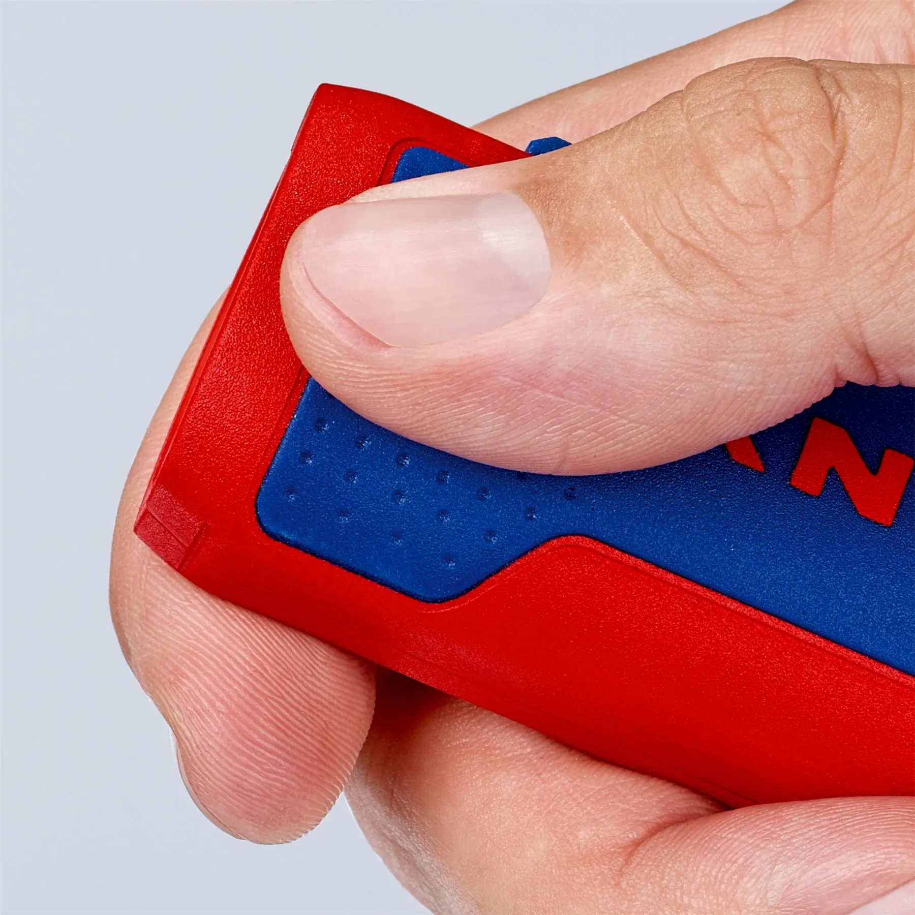 KNIPEX TwistCut Corrugated Pipe Cutter 13-32mm Diameter Capacity 100mm 90 22 01 SB - Image 17