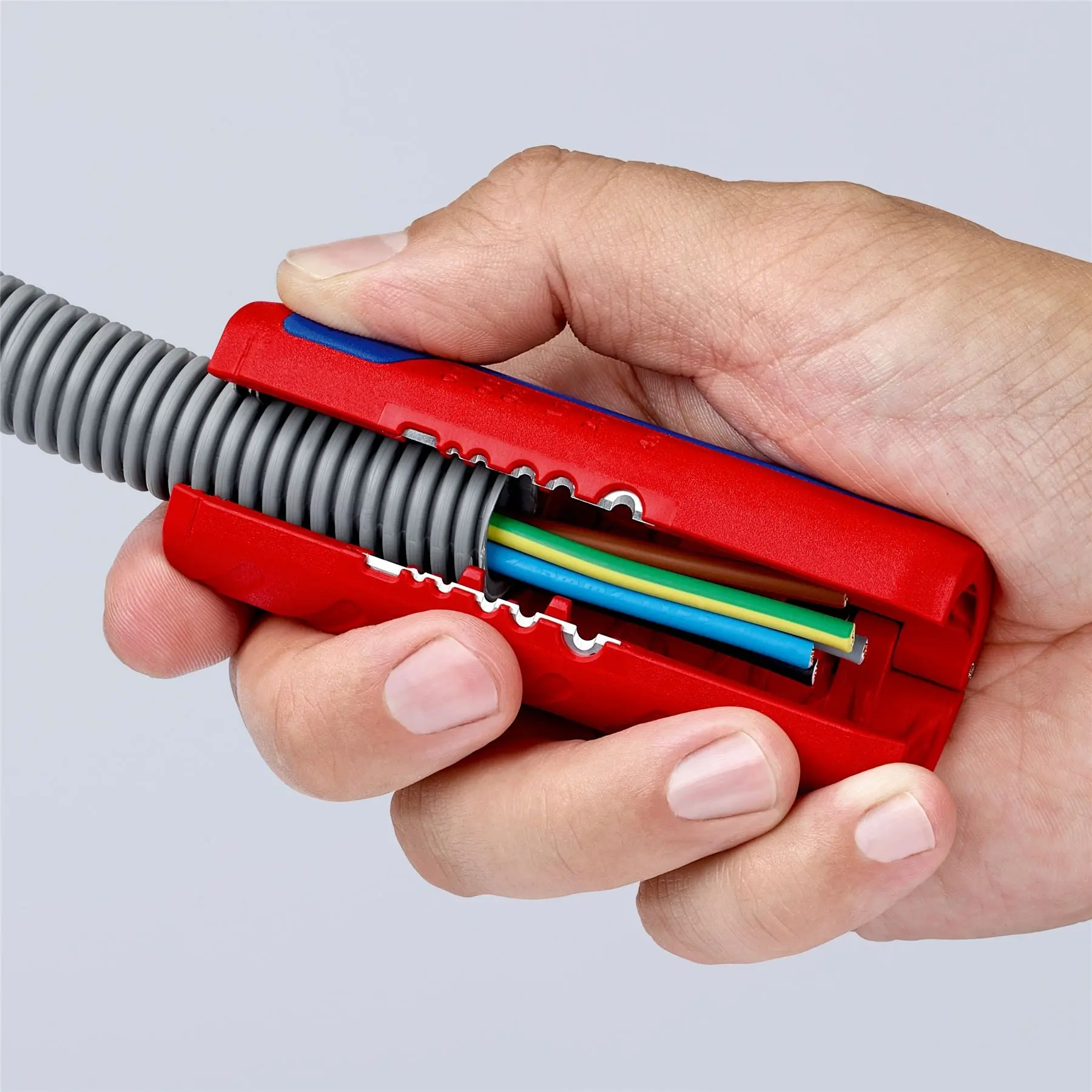 KNIPEX TwistCut Corrugated Pipe Cutter and Wire Stipper 13-32mm Diameter Capacity 100mm 90 22 02 SB - Image 2