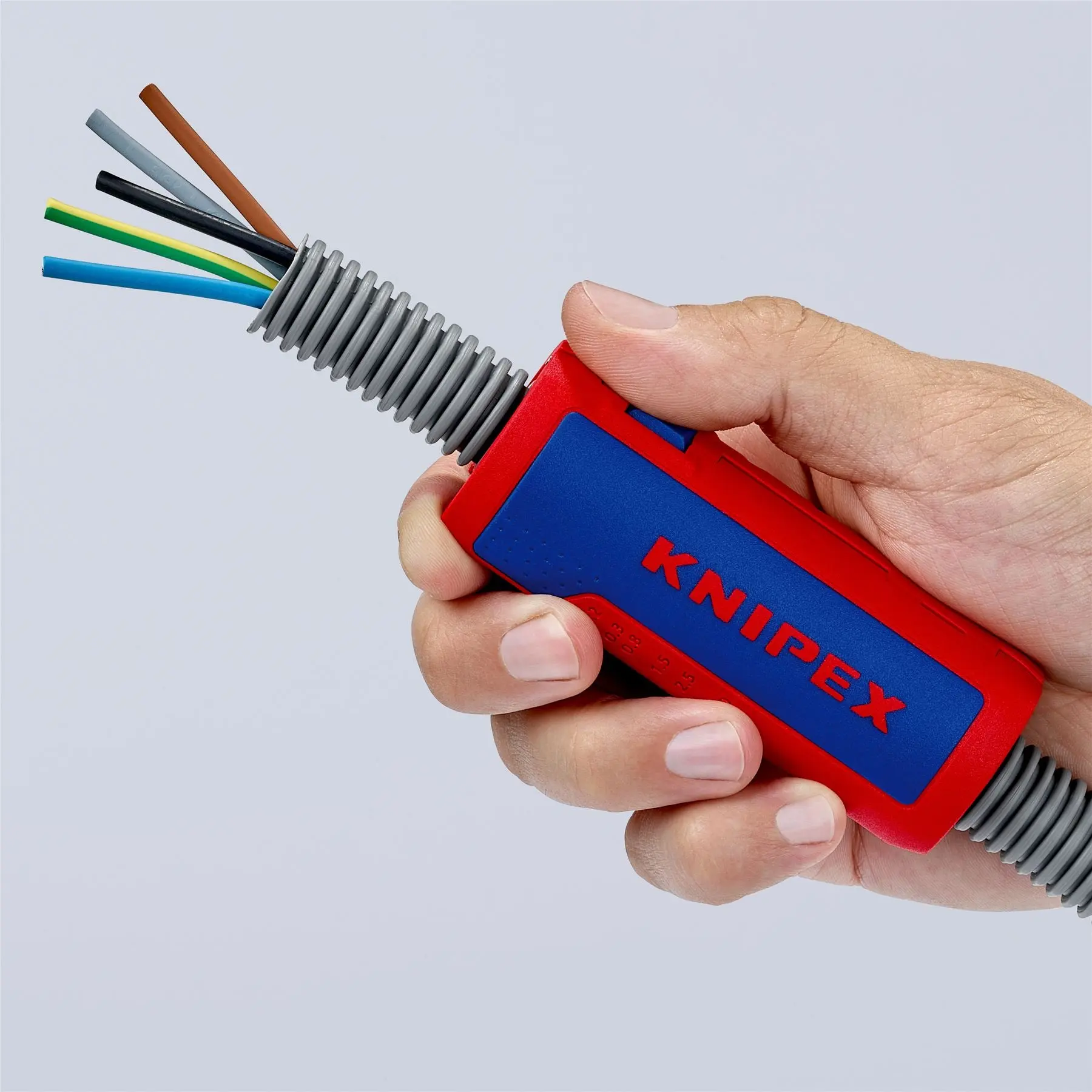 KNIPEX TwistCut Corrugated Pipe Cutter and Wire Stipper 13-32mm Diameter Capacity 100mm 90 22 02 SB - Image 9