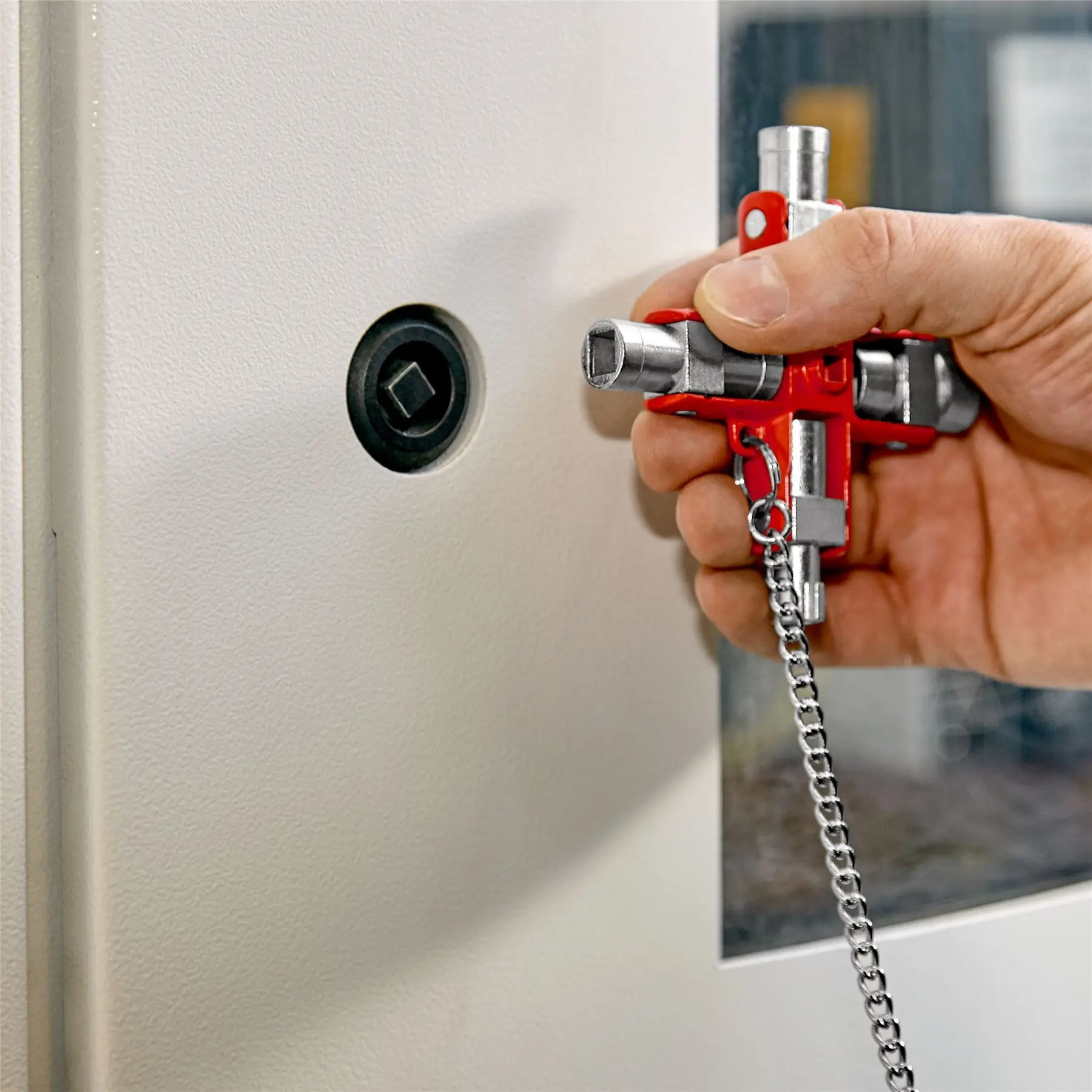 KNIPEX Universal Key for all Standard Cabinets and Shut Off Systems 00 11 06 - Image 7