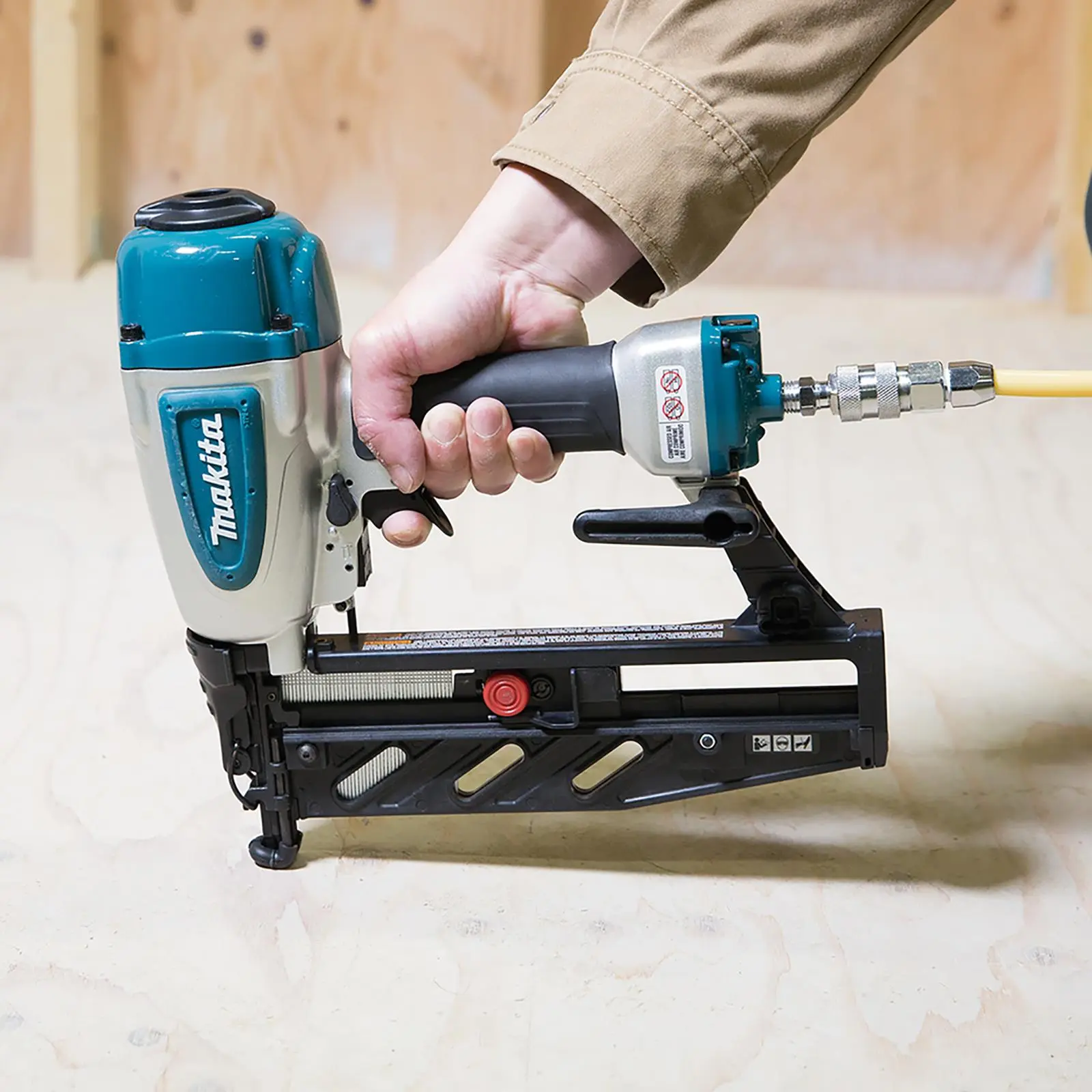 Makita Air Brad Nailer 25-64mm 16 Gauge Nails AF601 - Image 3