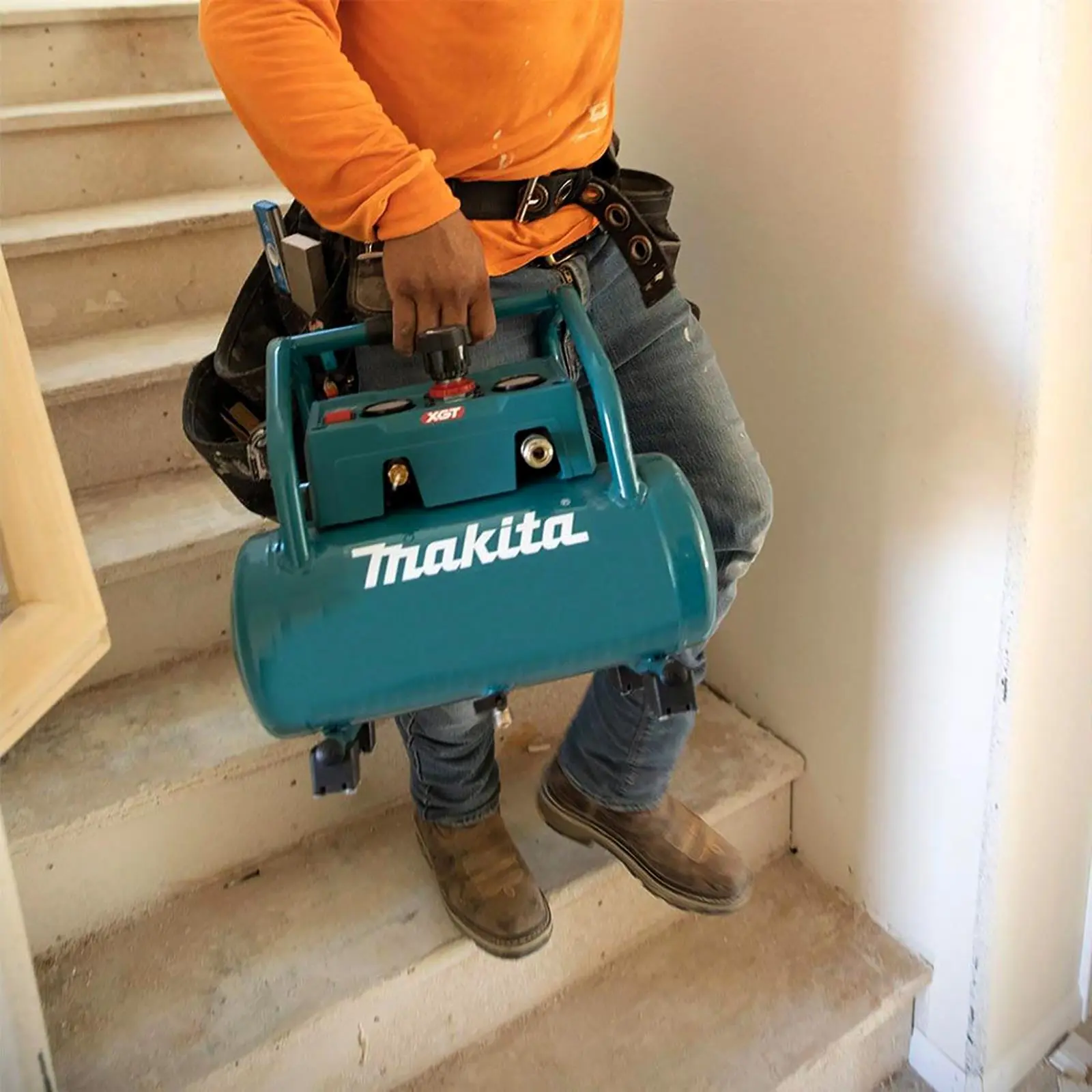 Makita Air Compressor XGT 40V Max Brushless Cordless 2 x 5Ah Batteries Rapid Charger AC001GT201 - Image 10