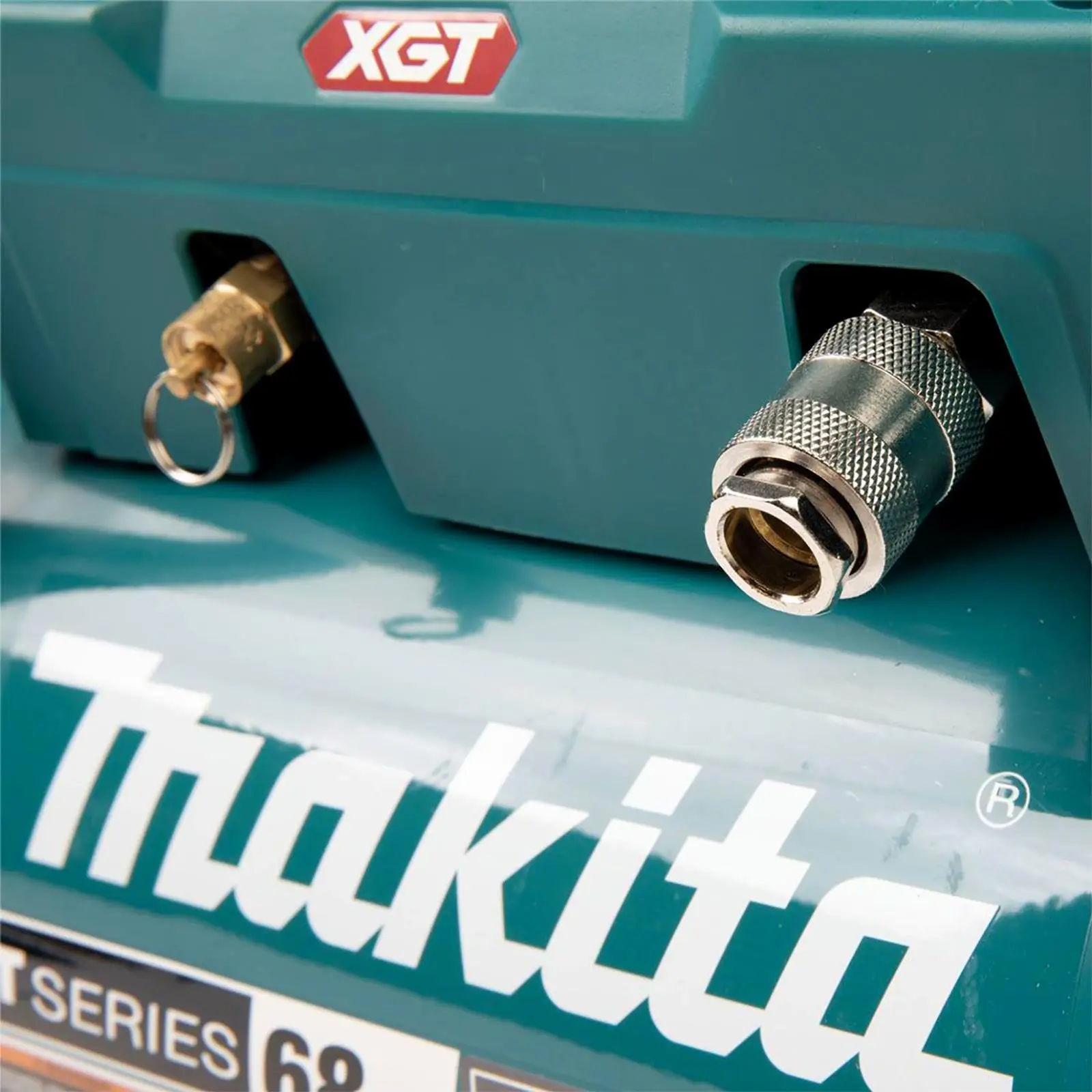 Makita Air Compressor XGT 40V Max Brushless Cordless 2 x 5Ah Batteries Rapid Charger AC001GT201 - Image 6