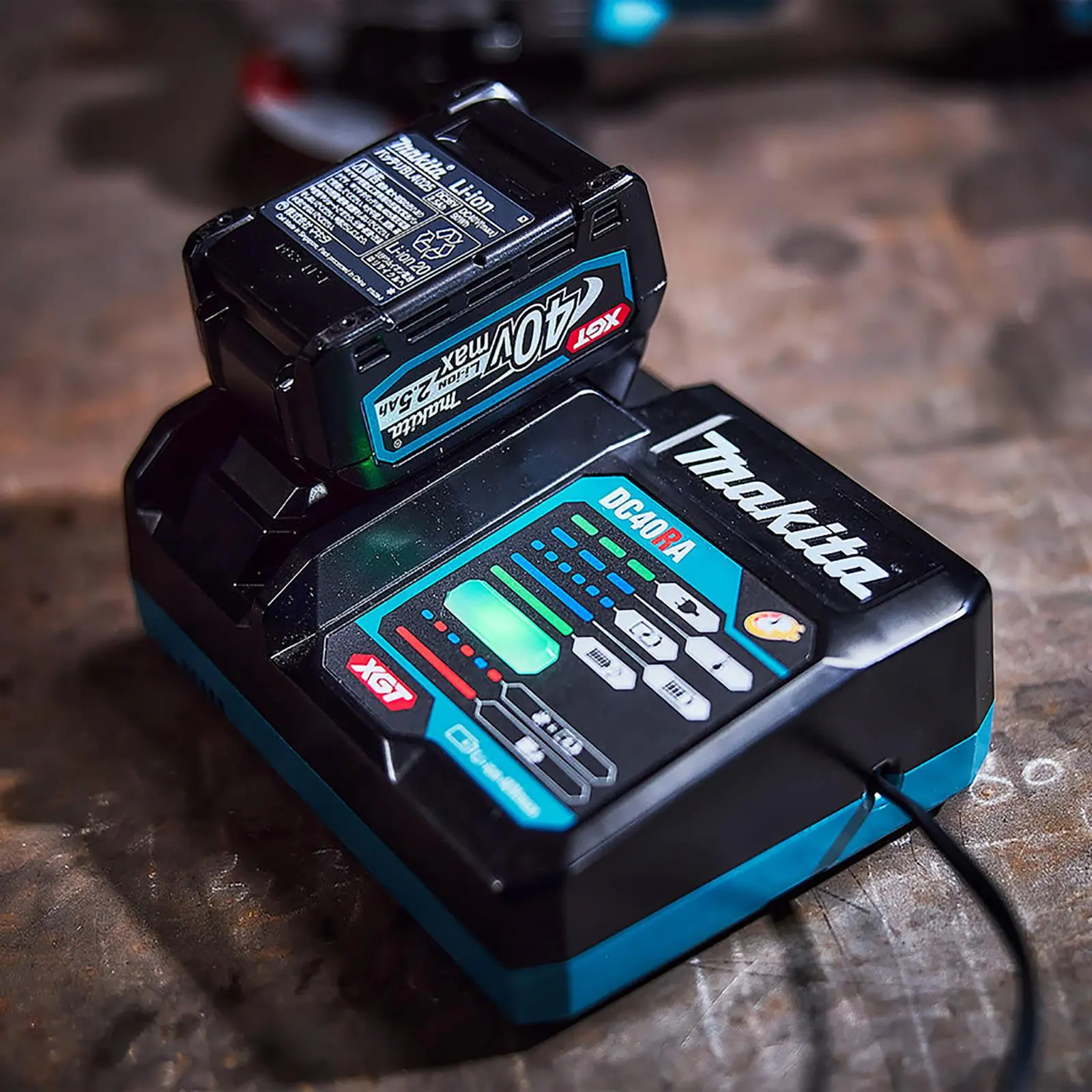 Makita Battery Charger Rapid 40V Max XGT Li-ion DC40RA - Image 5