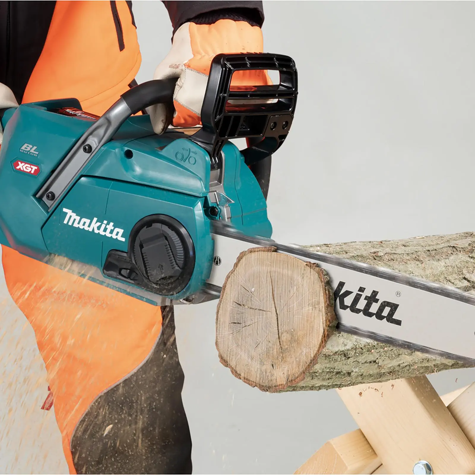 Makita Chainsaw 40cm Heavy Duty 16" 40V XGT Brushless Cordless Garden Tree Cutting Pruning Bare Unit Body Only UC016GZ - Image 2