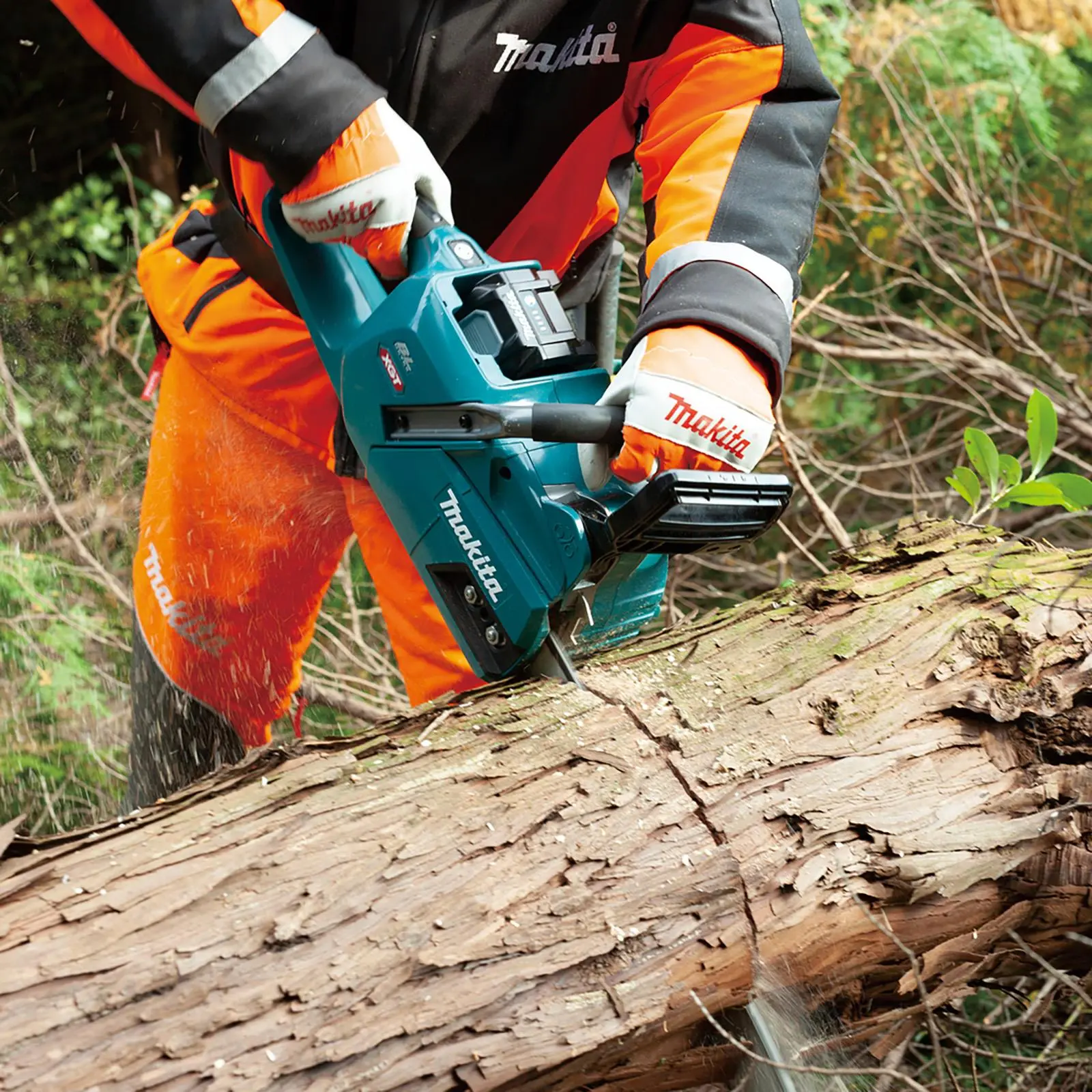 Makita Chainsaw Heavy Duty 35cm 14" 40V XGT Brushless Cordless Garden Tree Cutting Pruning Bare Unit Body Only UC011GZ - Image 3