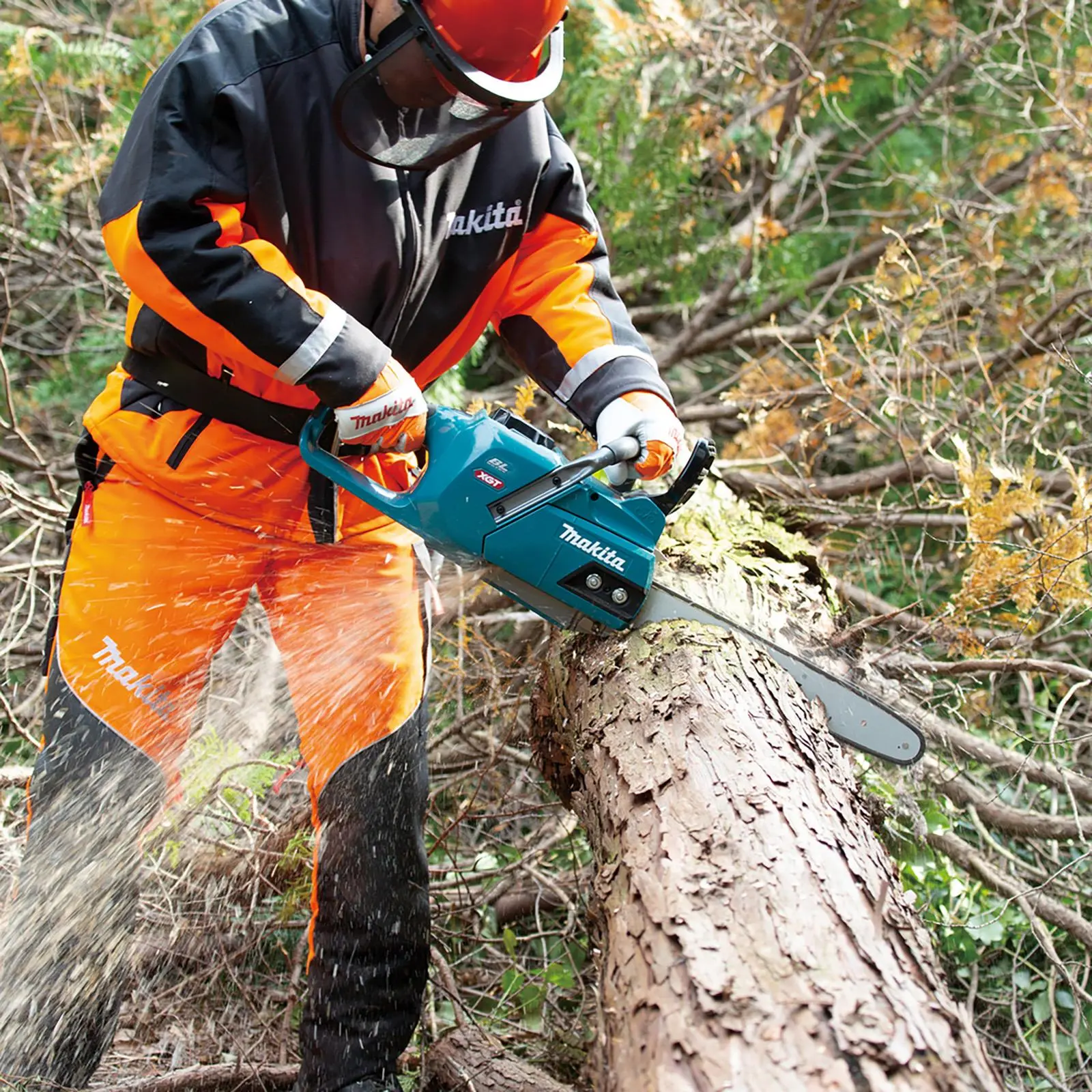 Makita Chainsaw Heavy Duty 35cm 14" 40V XGT Brushless Cordless Garden Tree Cutting Pruning Bare Unit Body Only UC015GZ - Image 2