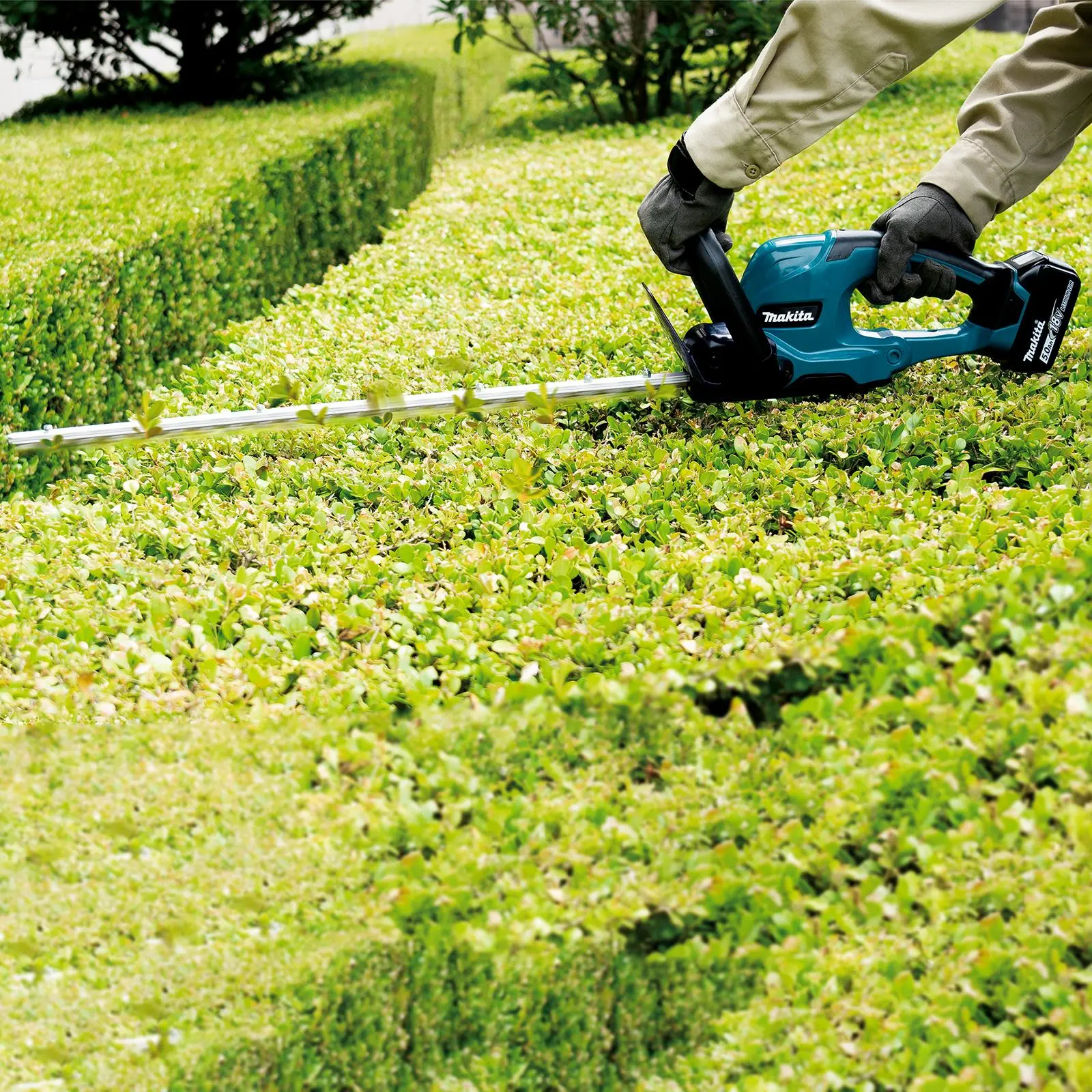 Makita Hedge Trimmer 60cm 18V LXT Li-ion Brushless Cordless Garden Bush Cutter Cutting Bare Unit Body Only DUH607Z - Image 2