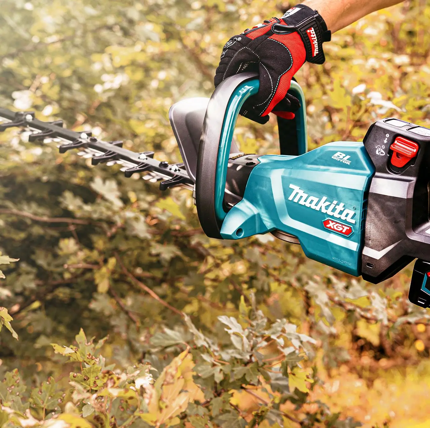Makita Hedge Trimmer Kit 75cm 40V XGT Li-ion Brushless Cordless 2 x 2.5Ah Battery and Rapid Charger Garden Bush Cutter Cutting UH005GD201 - Image 3