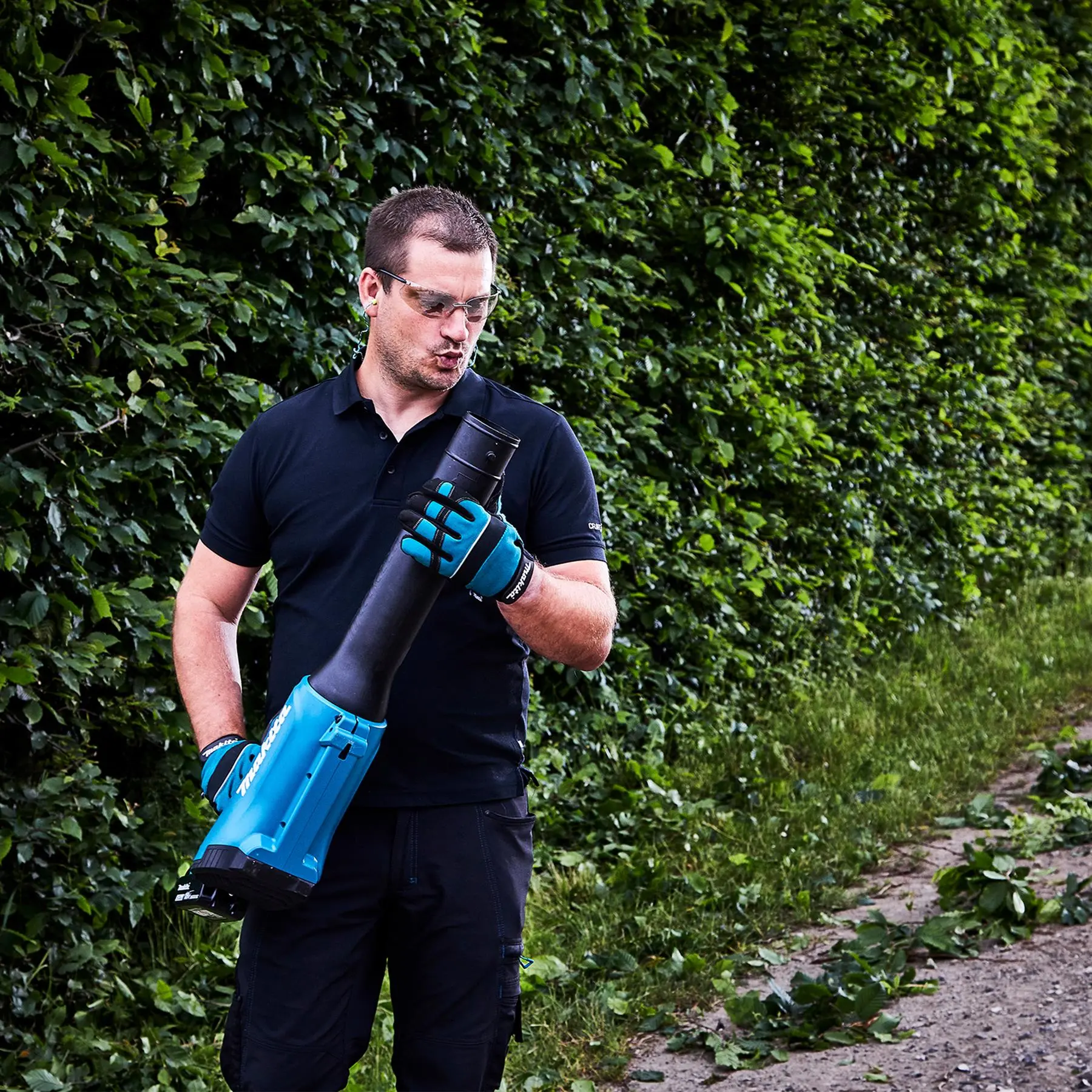 Makita Leaf Blower Kit 18V LXT 5Ah Battery and Charger Brushless Cordless 10.9N Garden Grass Clippings Construction DUB184RT - Image 12