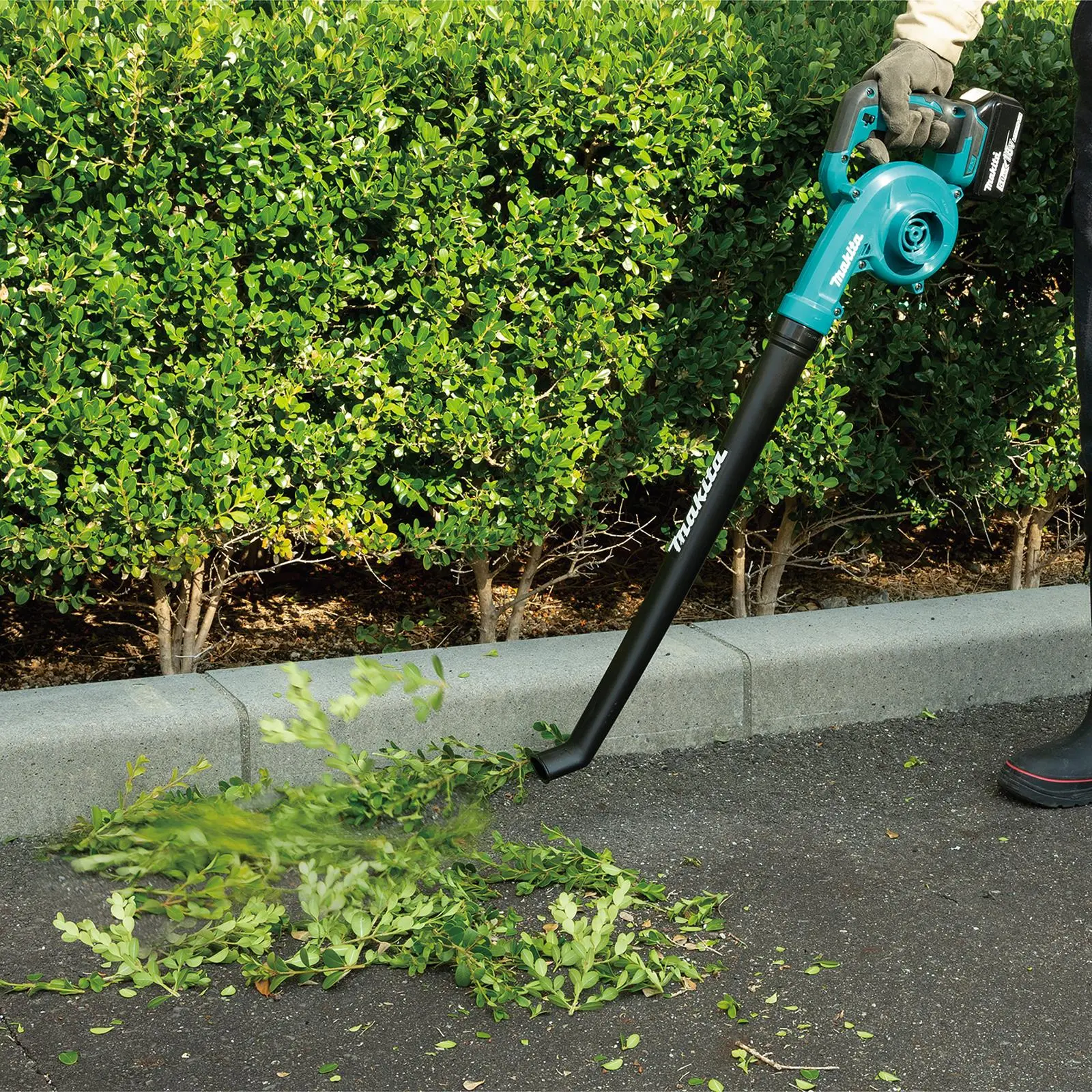 Makita Leaf Blower Kit 18V LXT 5Ah Battery and Charger Cordless 2.5N Long Tube Garden Grass Clippings Construction DUB186RT - Image 10