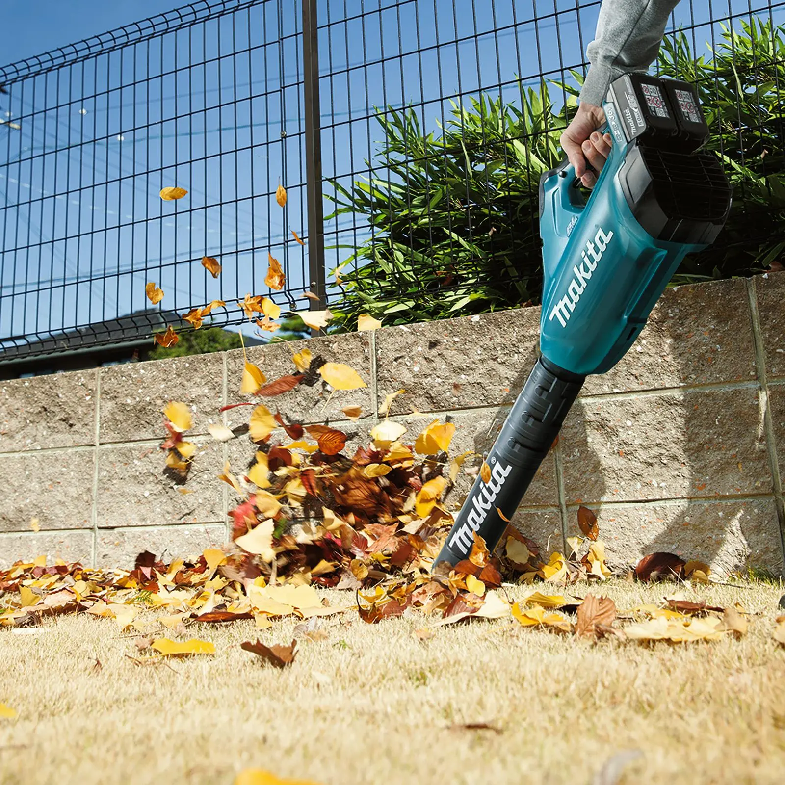 Makita Leaf Blower Kit 18V x 2 LXT Brushless Cordless 2 x 6Ah Battery and Dual Rapid Charger 14.4N Garden Grass Clippings Construction DUB362PG2 - Image 2
