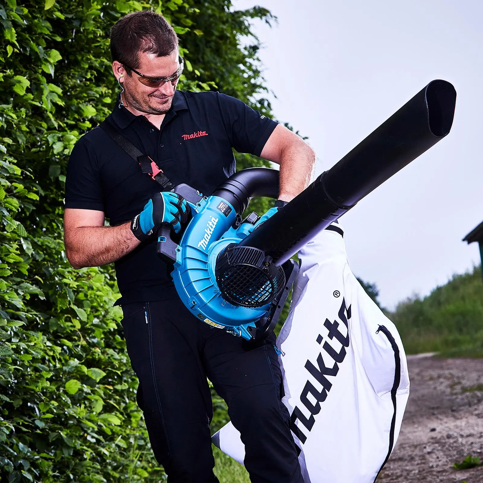 Makita Leaf Blower Vacuum Kit 18V x 2 LXT Brushless Cordless 2 x 5Ah Battery and Dual Rapid Charger 14.4N Garden Grass Clippings Construction DUB363PT2V - Image 11
