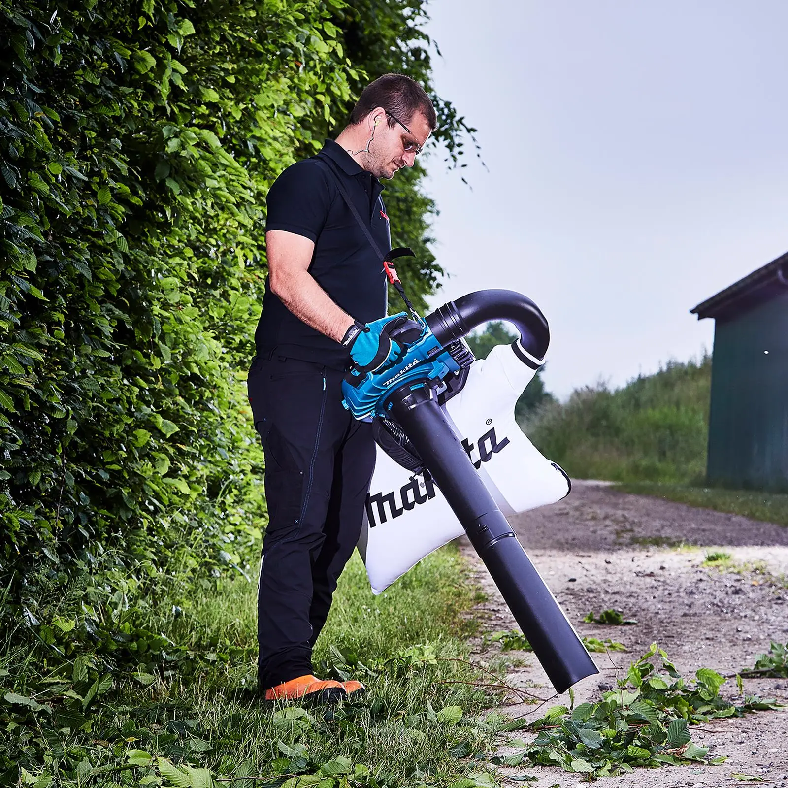 Makita Leaf Blower Vacuum Kit 18V x 2 LXT Brushless Cordless 2 x 6Ah Battery and Dual Rapid Charger 14.4N Garden Grass Clippings Construction DUB363PG2V - Image 9