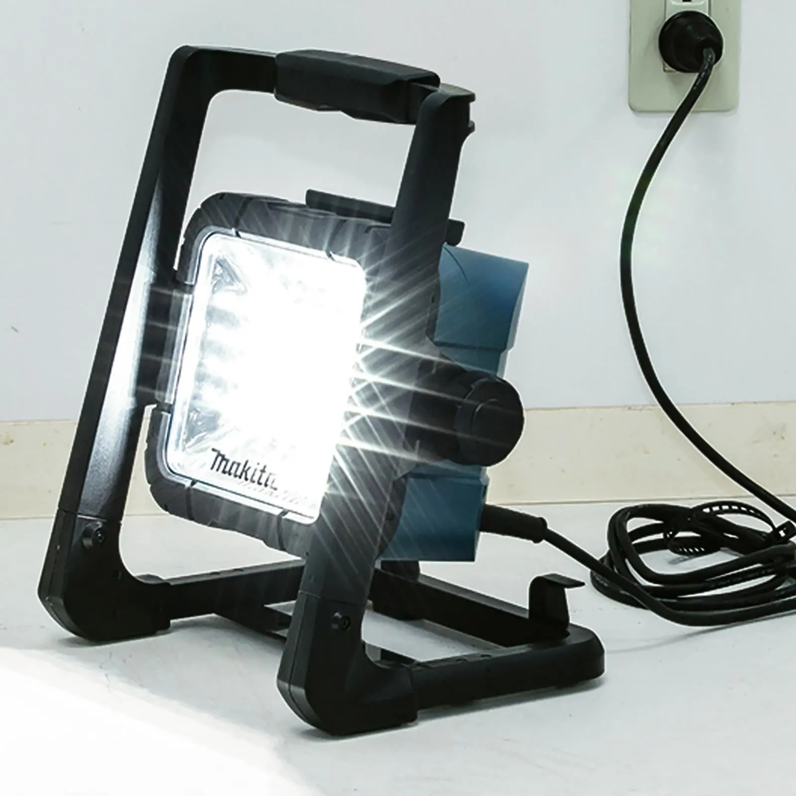 Makita Site Light Worklight Lamp LED 240V 18V LXT Corded Cordless DML805/2 - Image 4