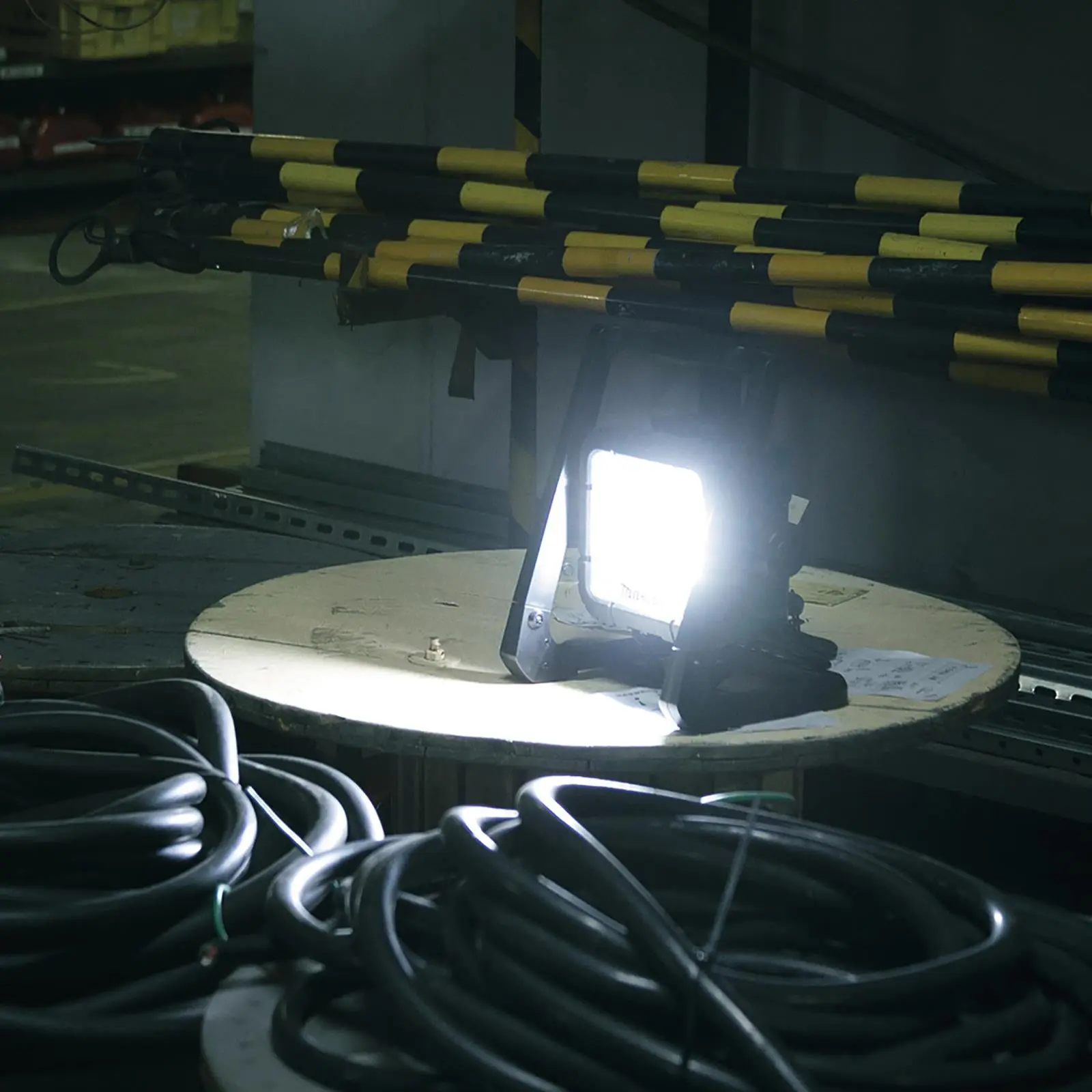 Makita Site Light Worklight Lamp LED 240V 18V LXT Corded Cordless DML805/2 - Image 7