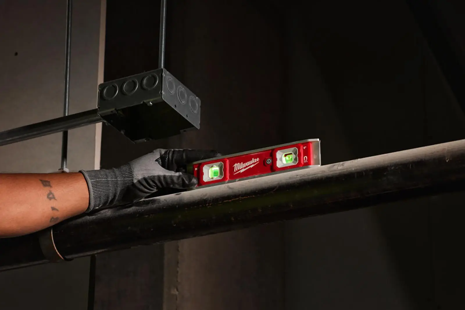 Milwaukee 23cm LED Torpedo Spirit Level Magnetic Hi-Vis Vials Slim Aluminium Frame Measuring - Image 6