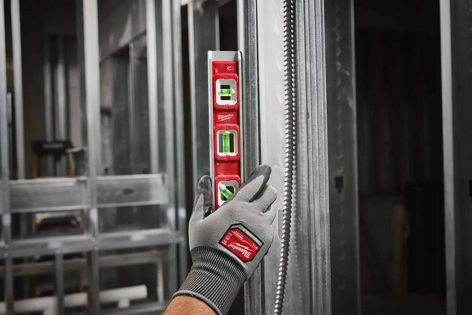 Milwaukee 25cm Base Torpedo Spirit Level Magnetic Hi-Vis Vials Slim Aluminium Frame Measuring - Image 4