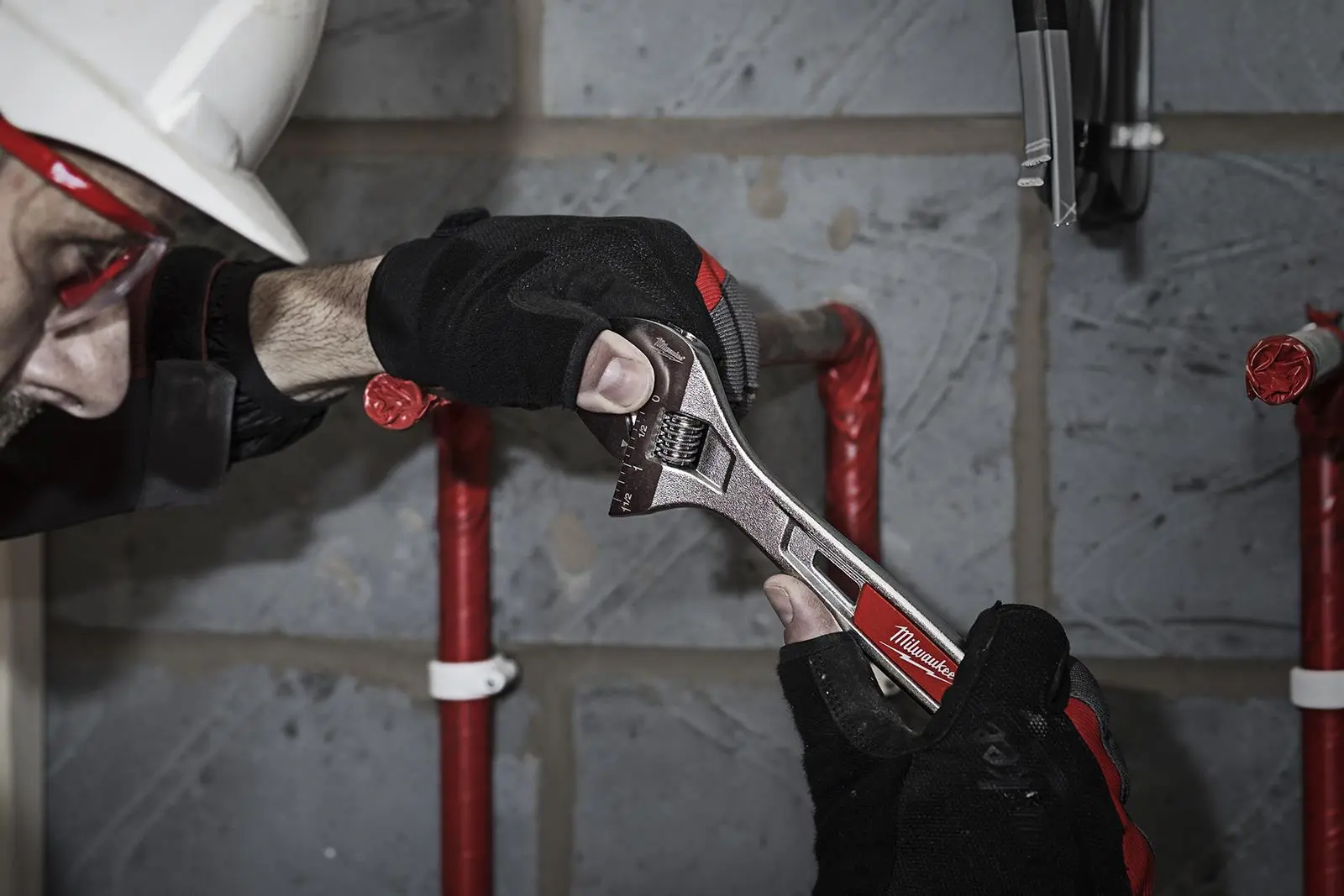 Milwaukee Adjustable Wrench 200mm Jaw Opening 30mm - Image 4