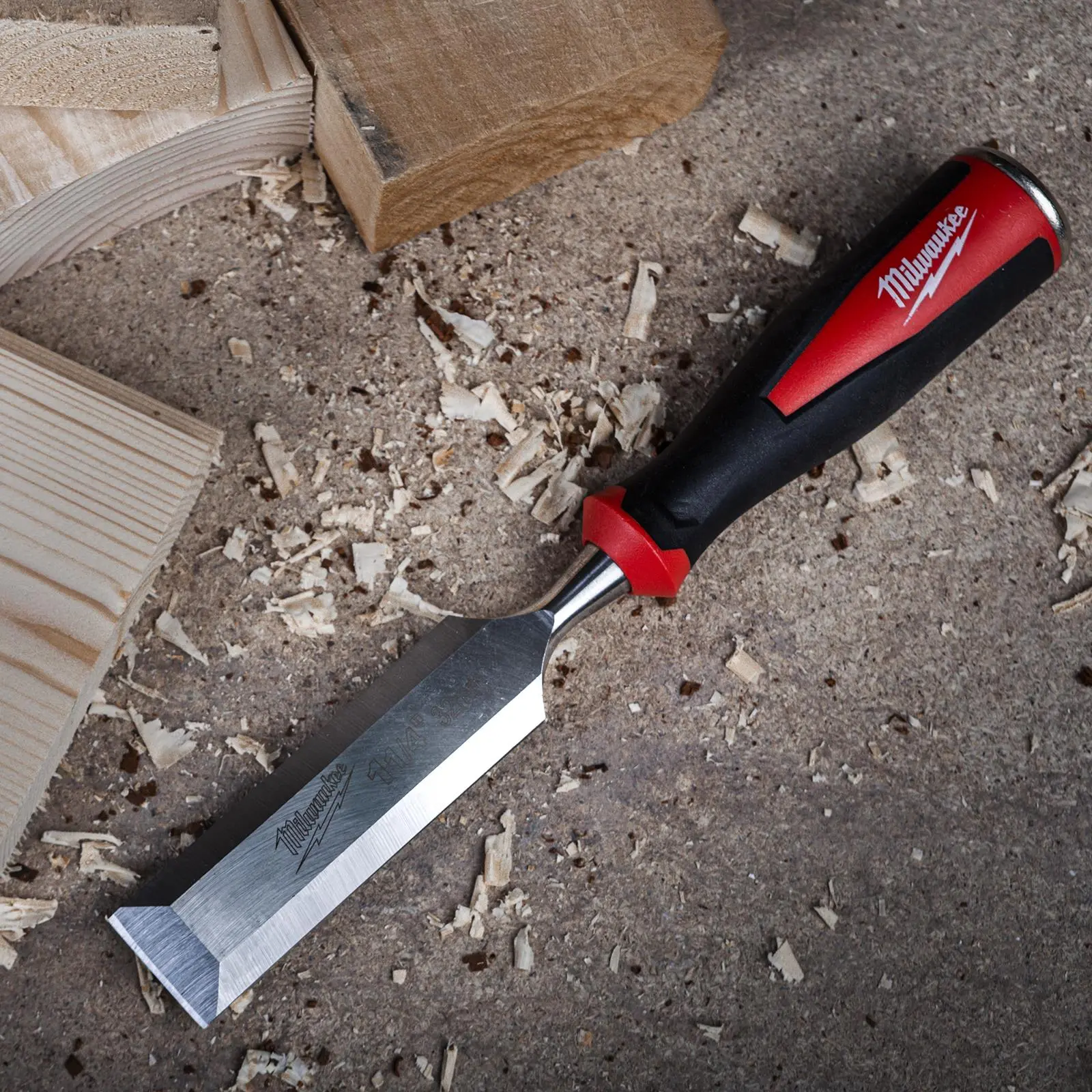 Milwaukee Beveled Edge Wood Chisel 32mm 1-1/4" All Metal Core with Striking Cap - Image 9