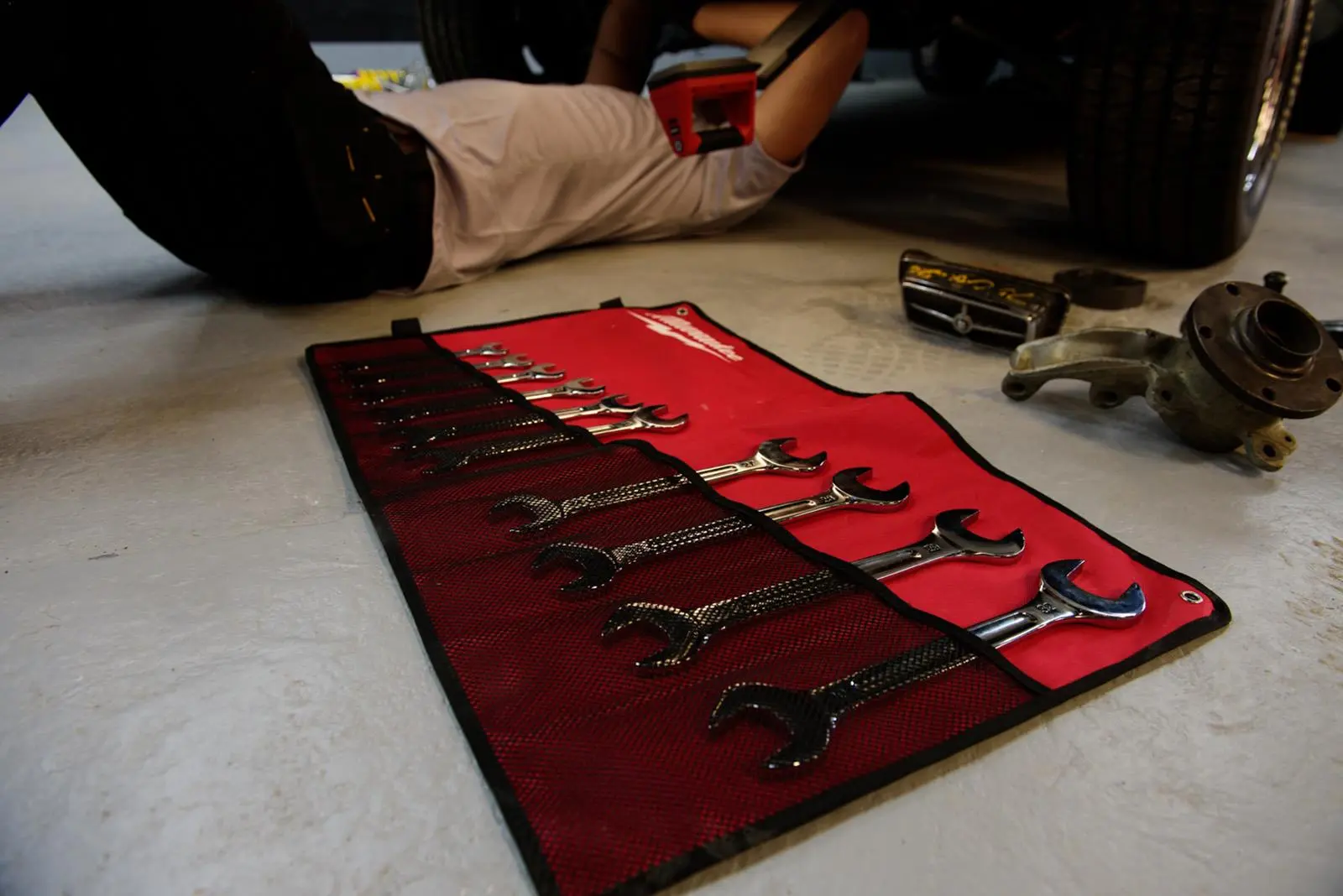 Milwaukee Double Open End Spanner Set in Tool Roll 12 Piece 6-32mm - Image 2