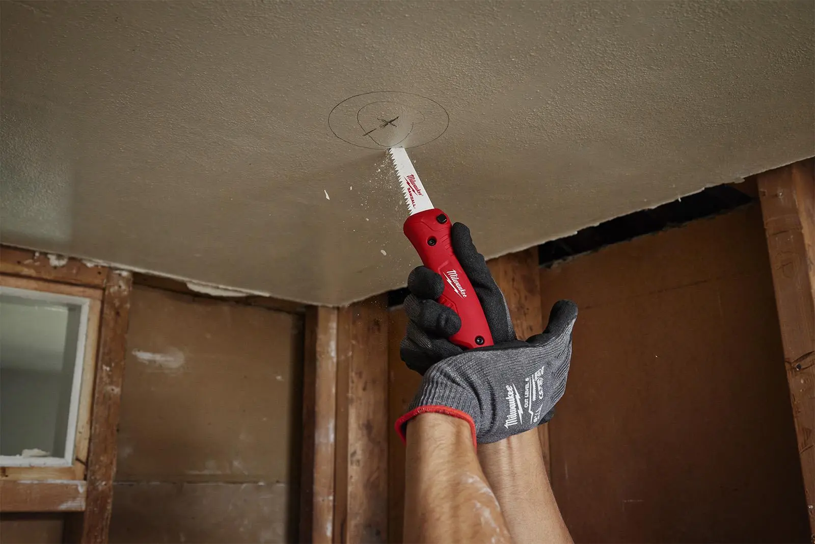 Milwaukee Folding Jabsaw 150mm Blade Drywall Saw - Image 10