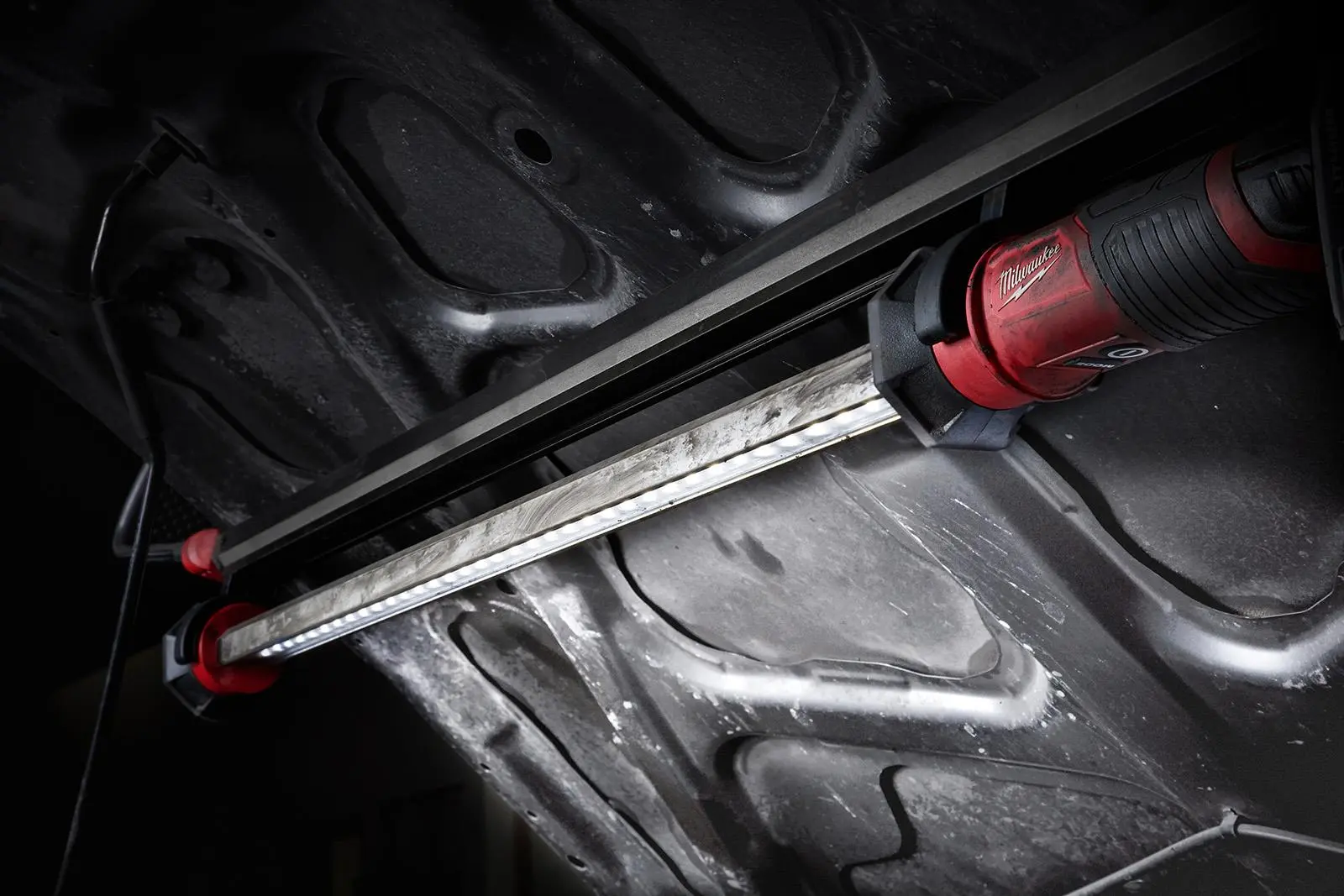 Milwaukee M12 12V Underhood LED Light 1350 Lumens TRUEVIEW Bonnet Inspection Bare Unit M12UHL-0 - Image 7