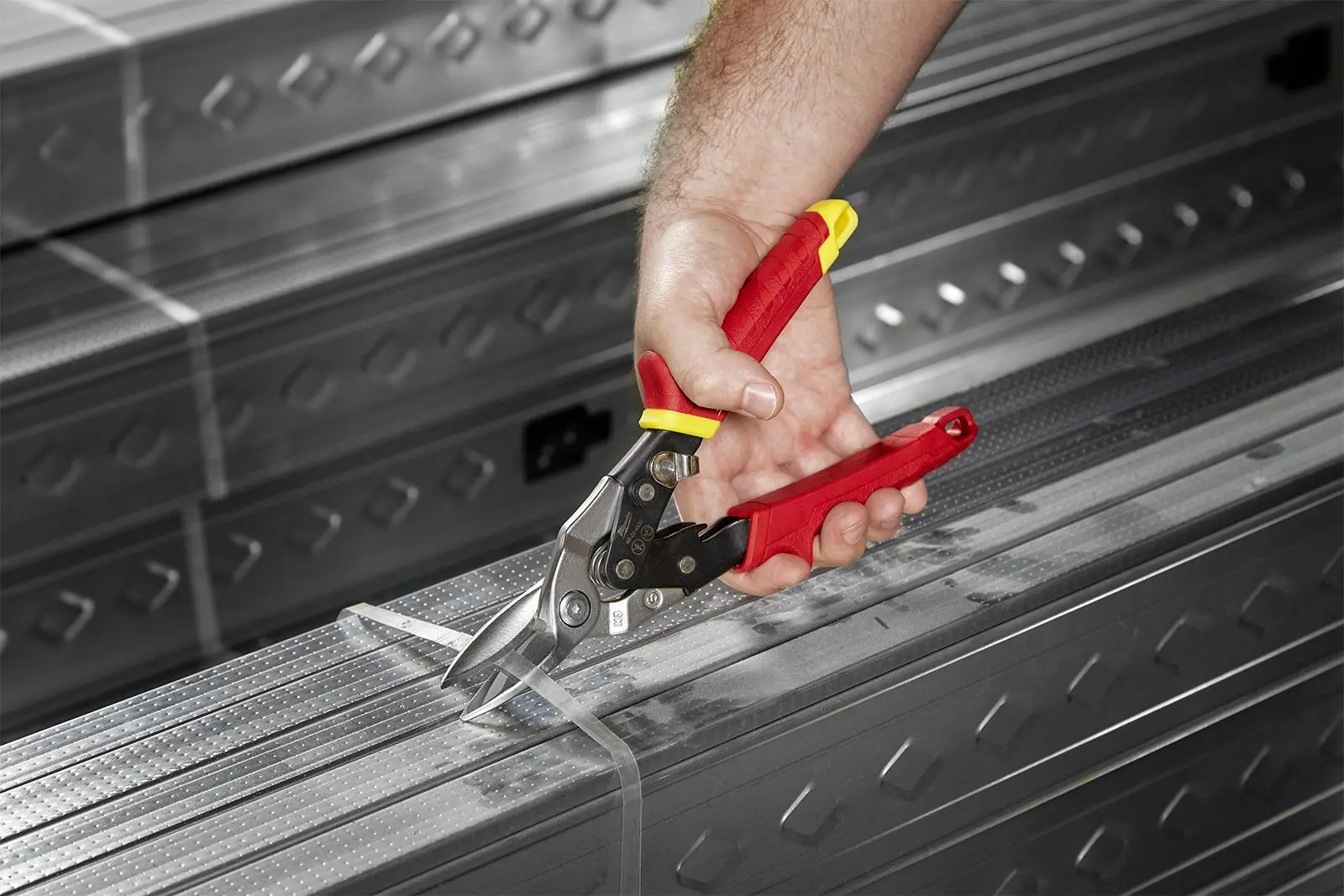Milwaukee Metal Aviation Snips Straight 260mm - Image 5