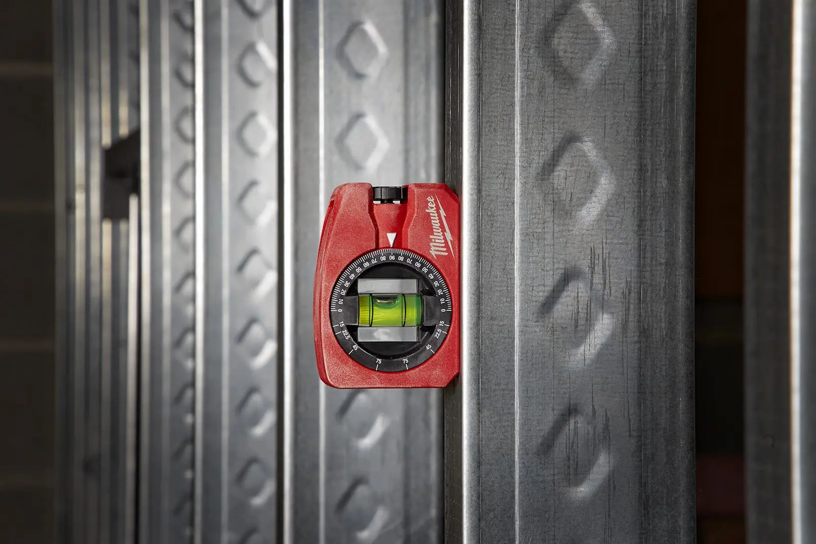 Milwaukee Pocket Spirit Angle Level Magnetic 7.8cm - Image 4