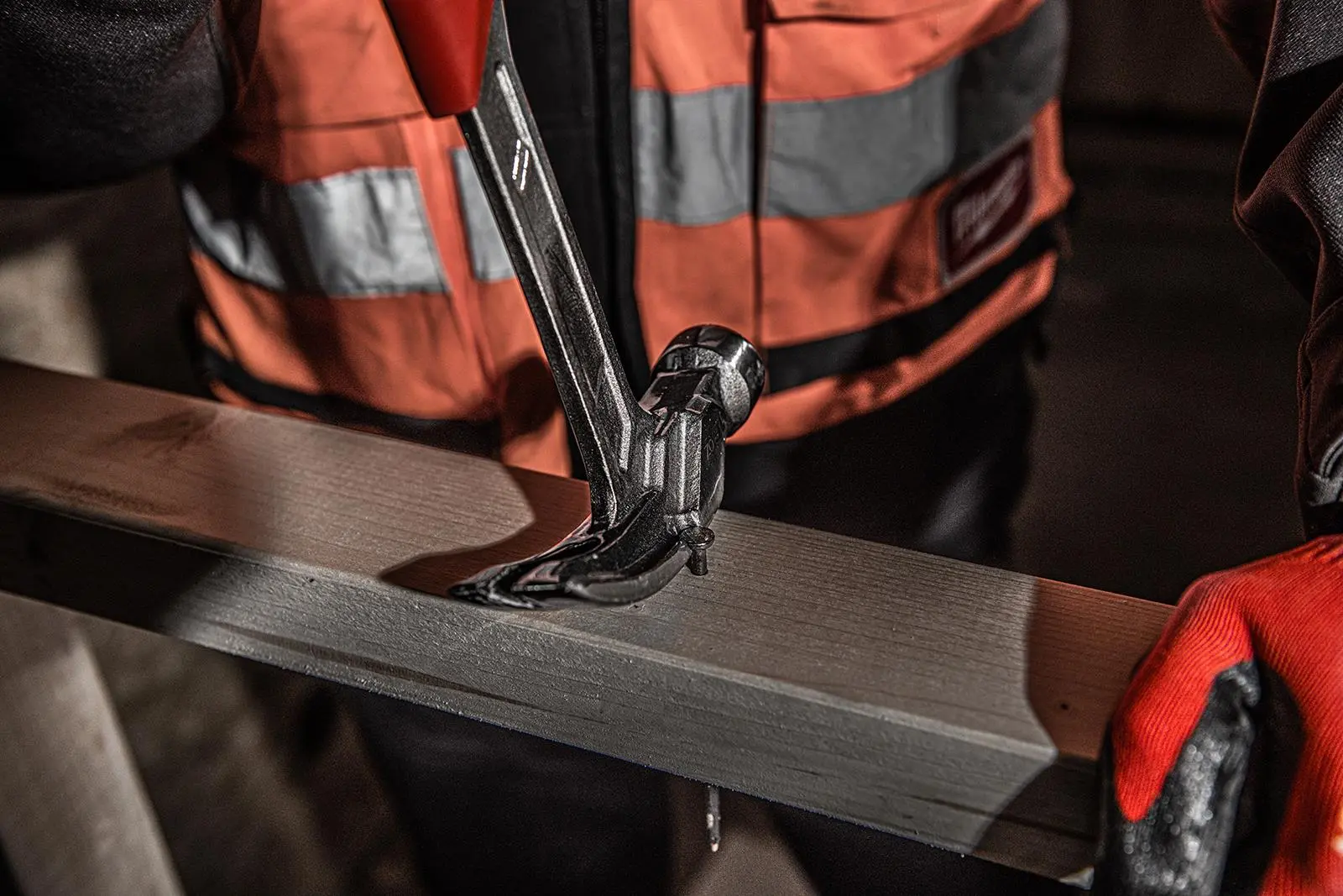 Milwaukee Steel Rip Claw Hammer 16oz Magnetic Nail Starter - Image 8